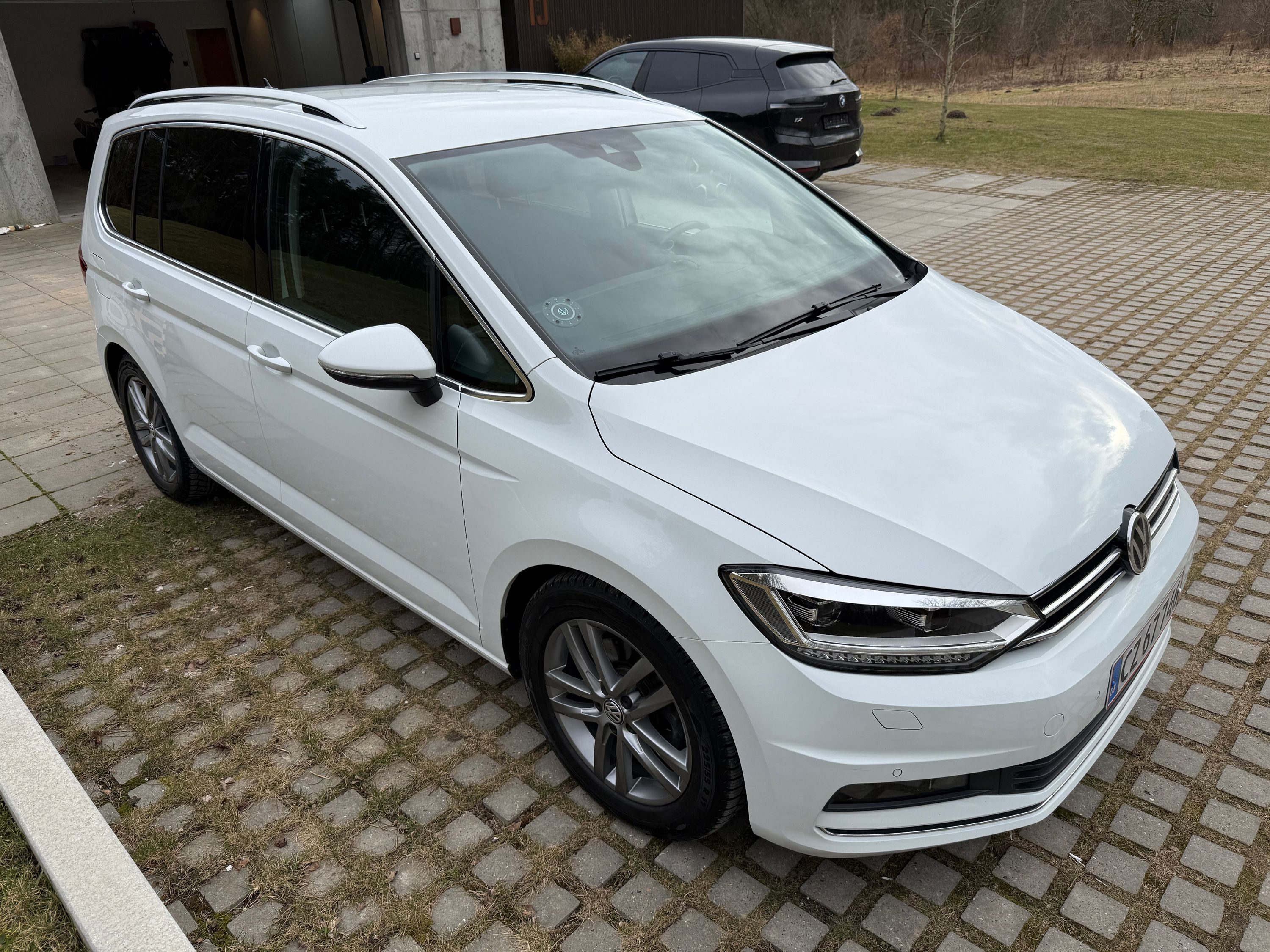 VOLKSWAGEN Touran Thumbnail 8