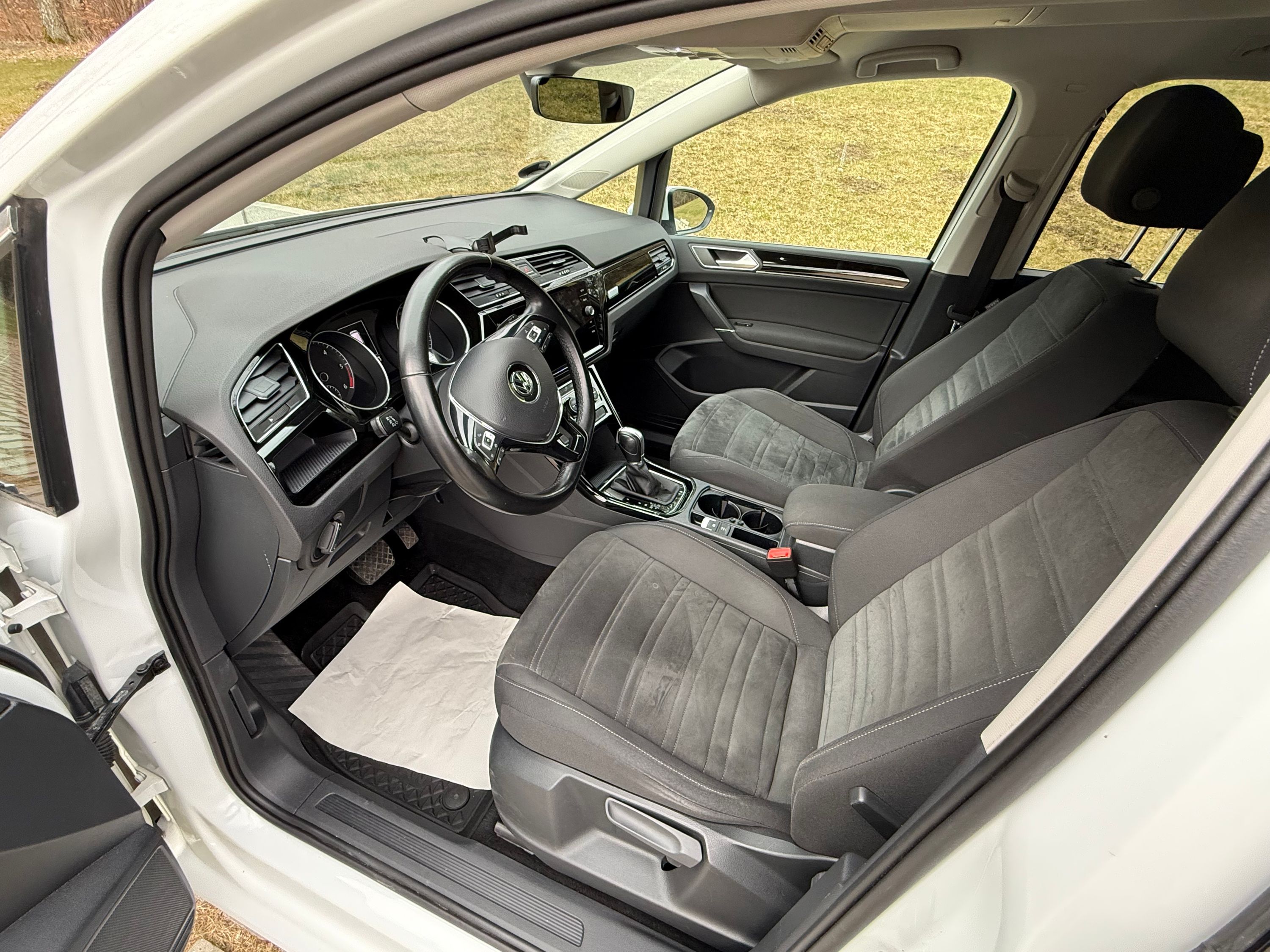 VOLKSWAGEN Touran Thumbnail 4
