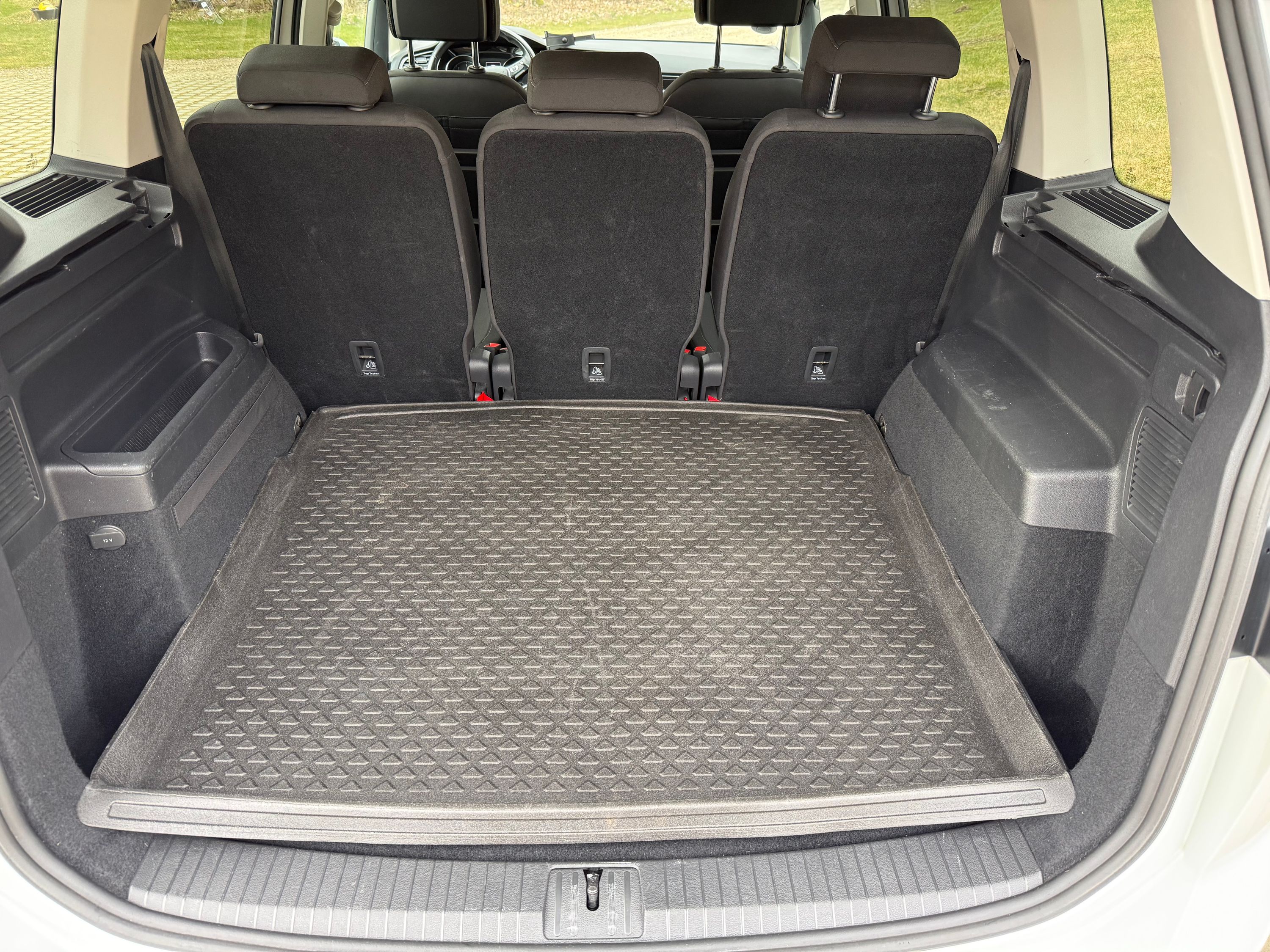 VOLKSWAGEN Touran Thumbnail 3