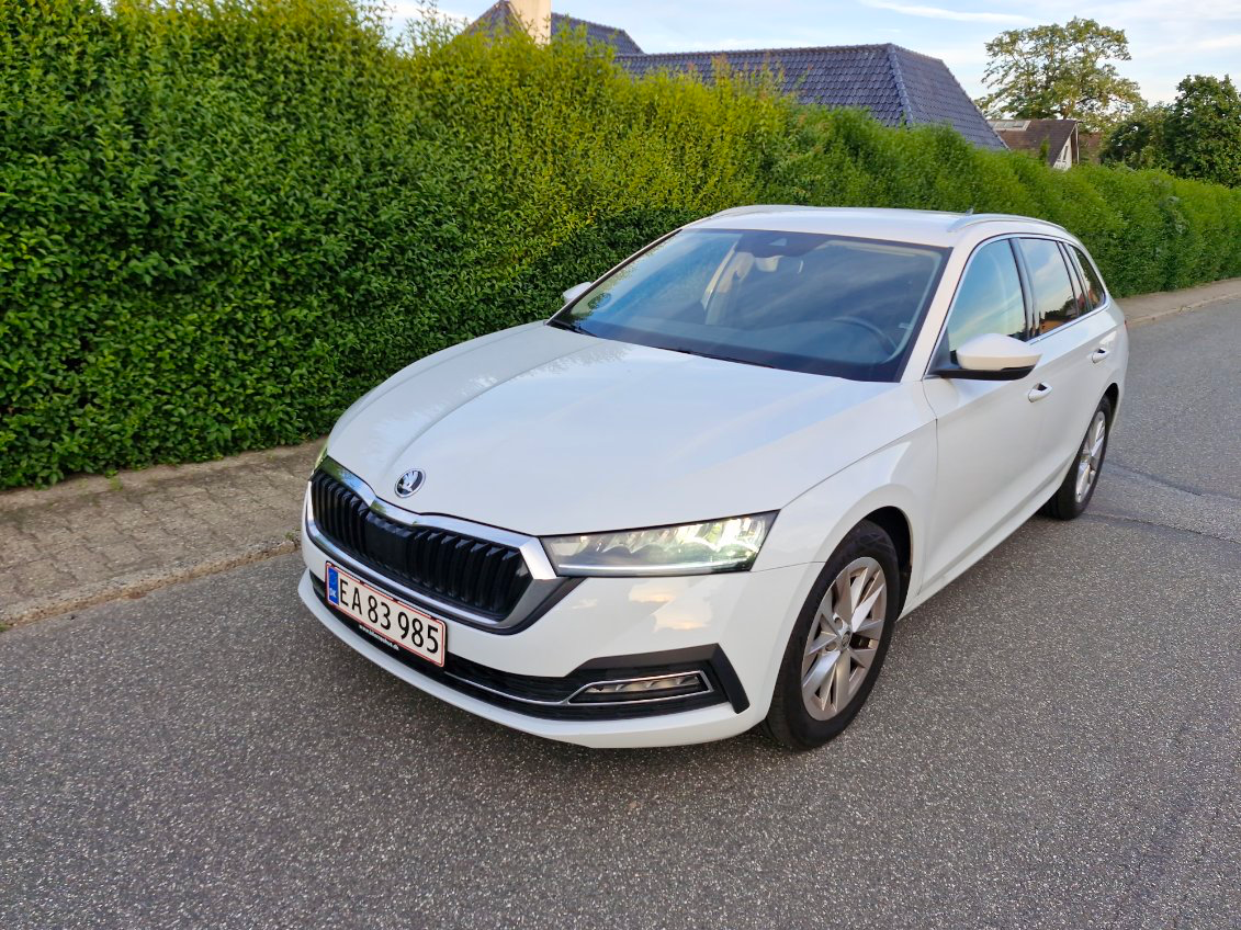 SKODA Octavia Thumbnail 1