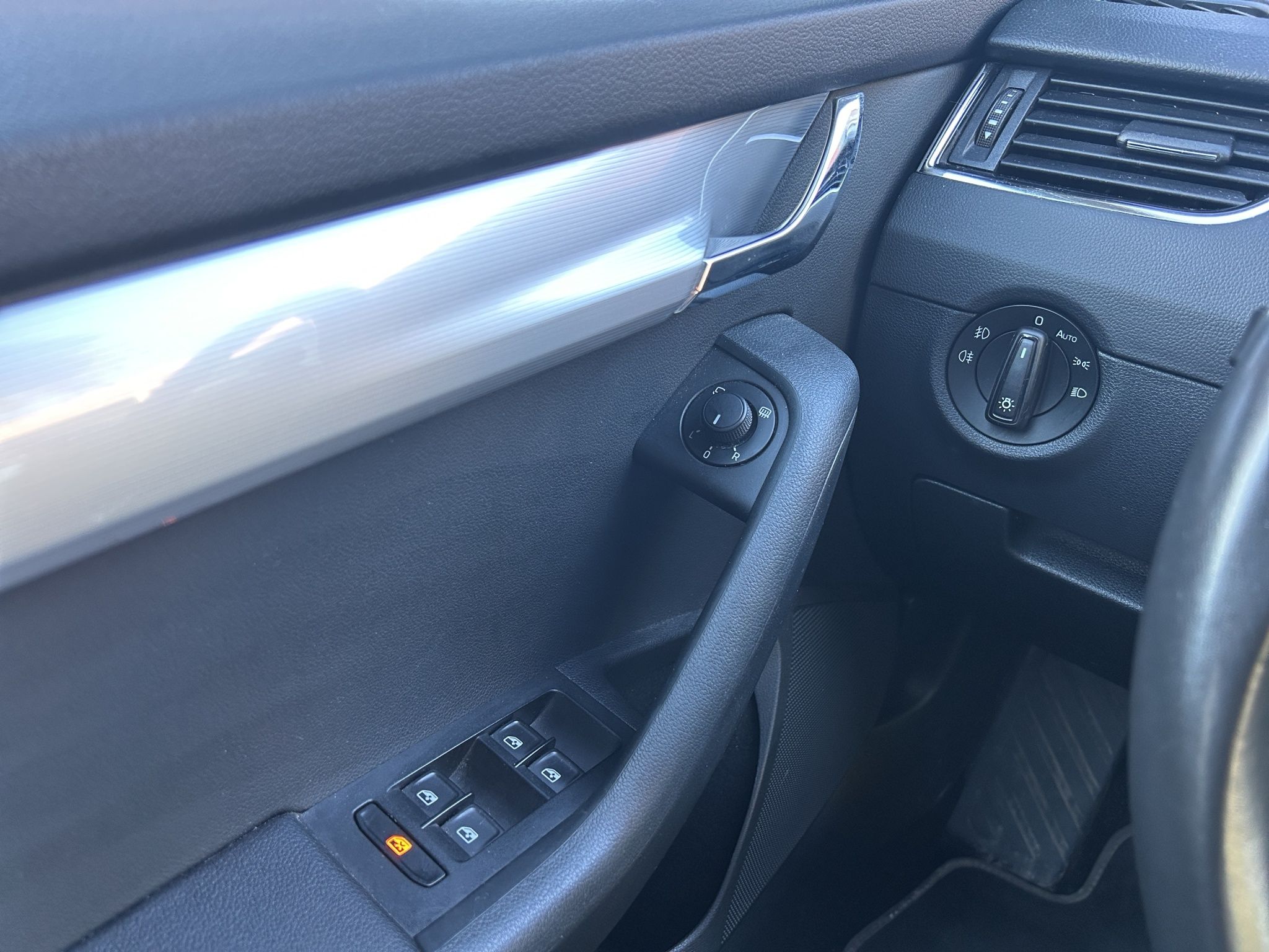 SKODA Octavia Thumbnail 11
