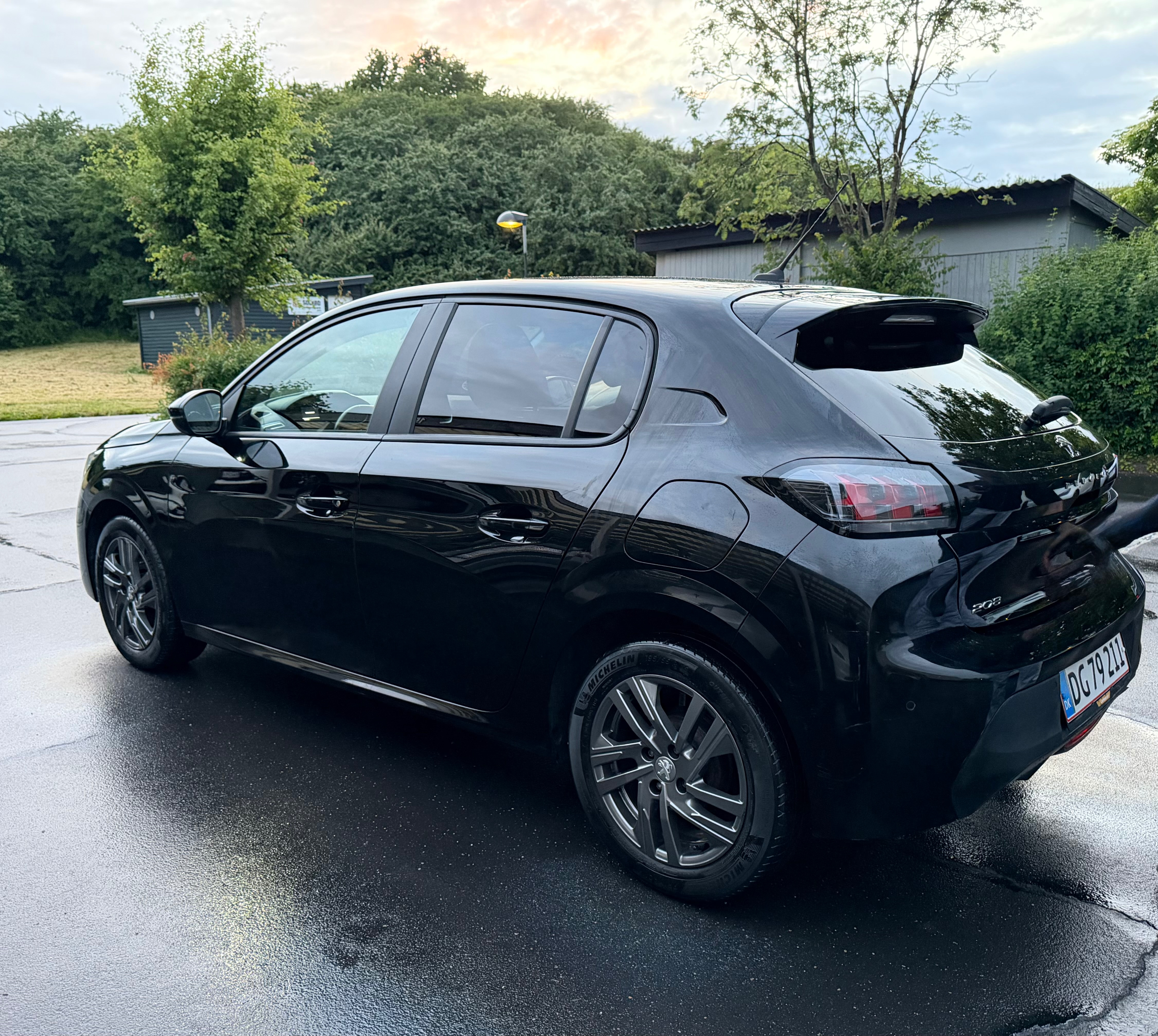 PEUGEOT 208 Thumbnail 16