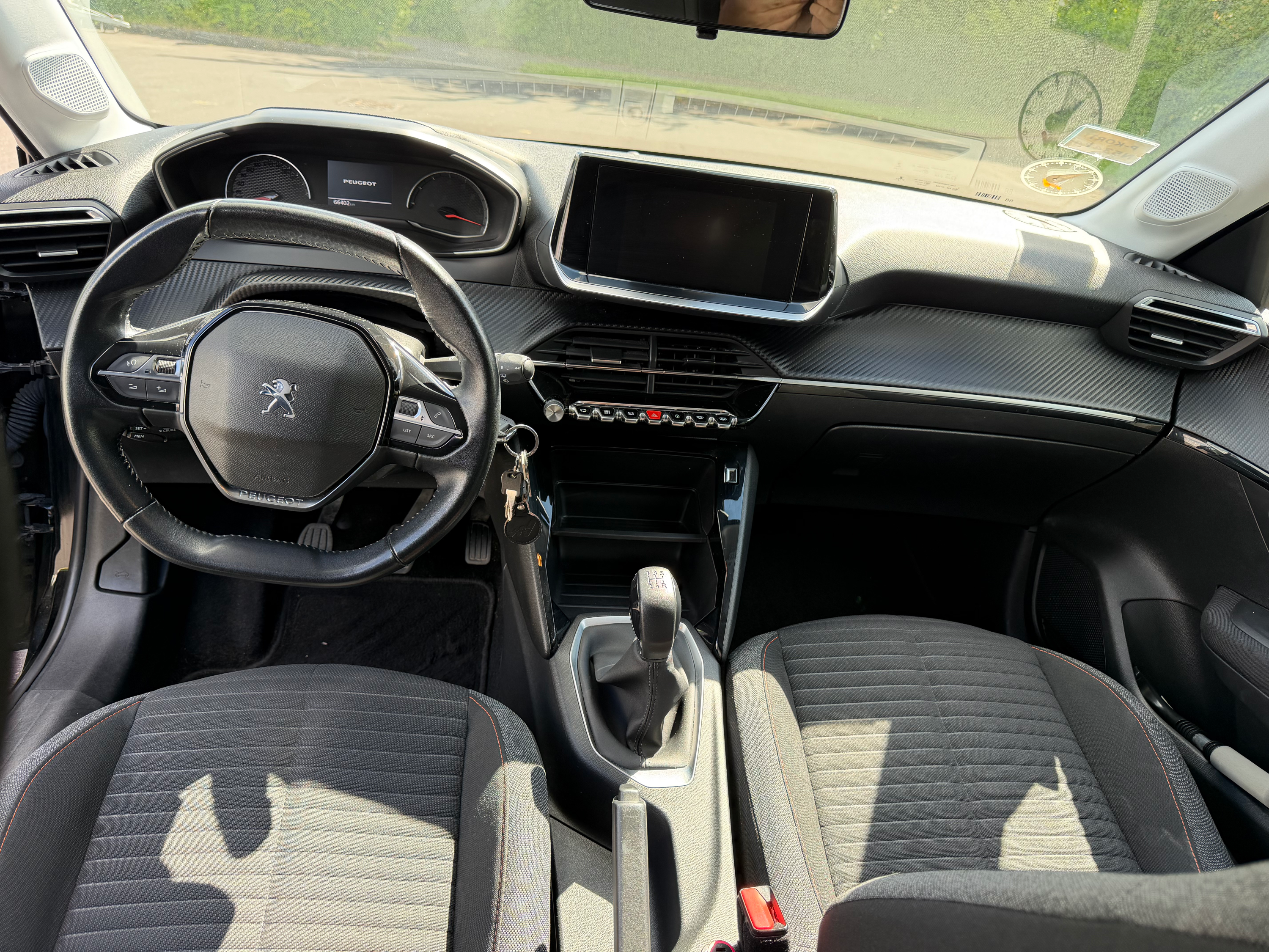 PEUGEOT 208 Thumbnail 2