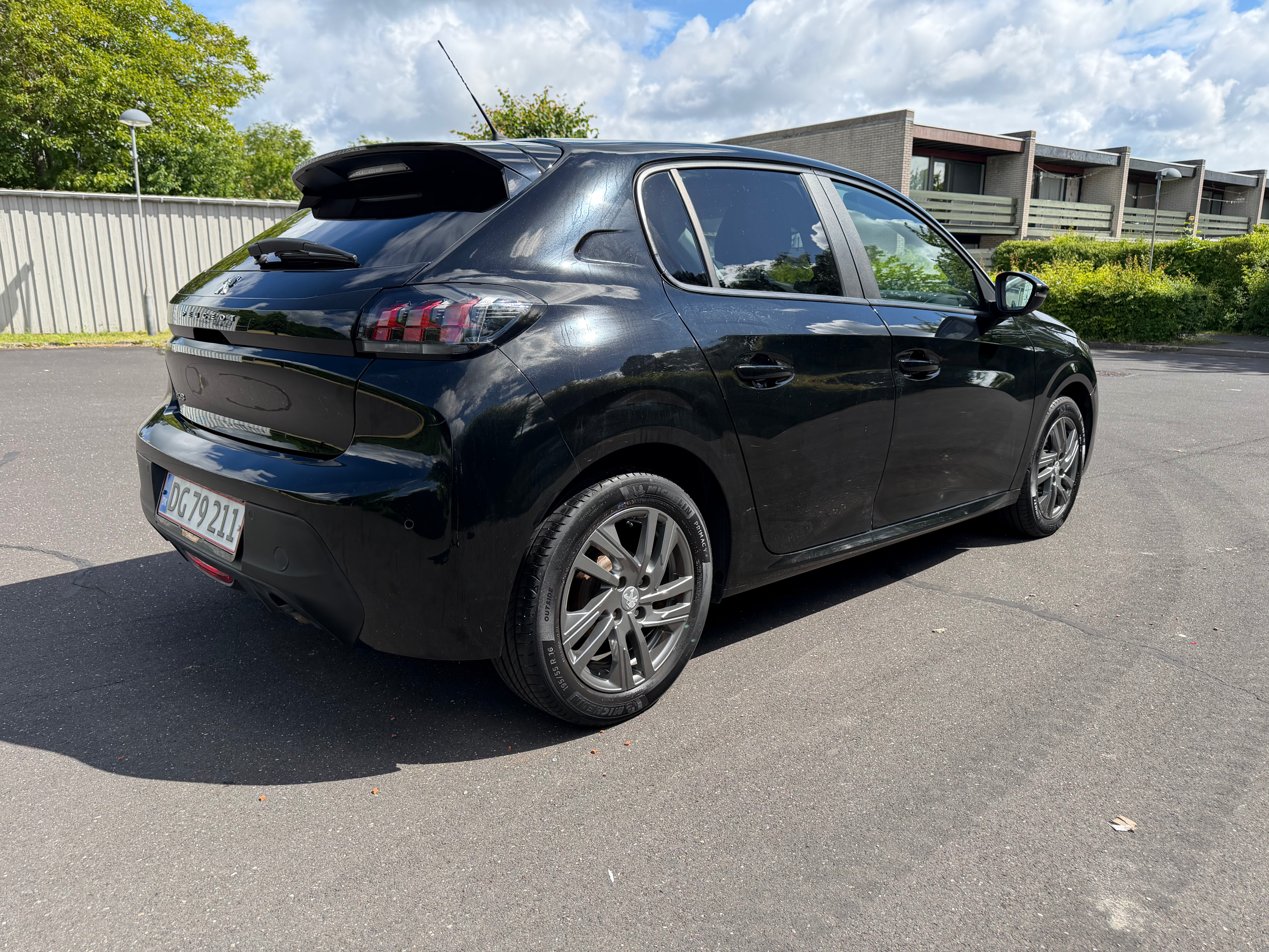 PEUGEOT 208 Thumbnail 6
