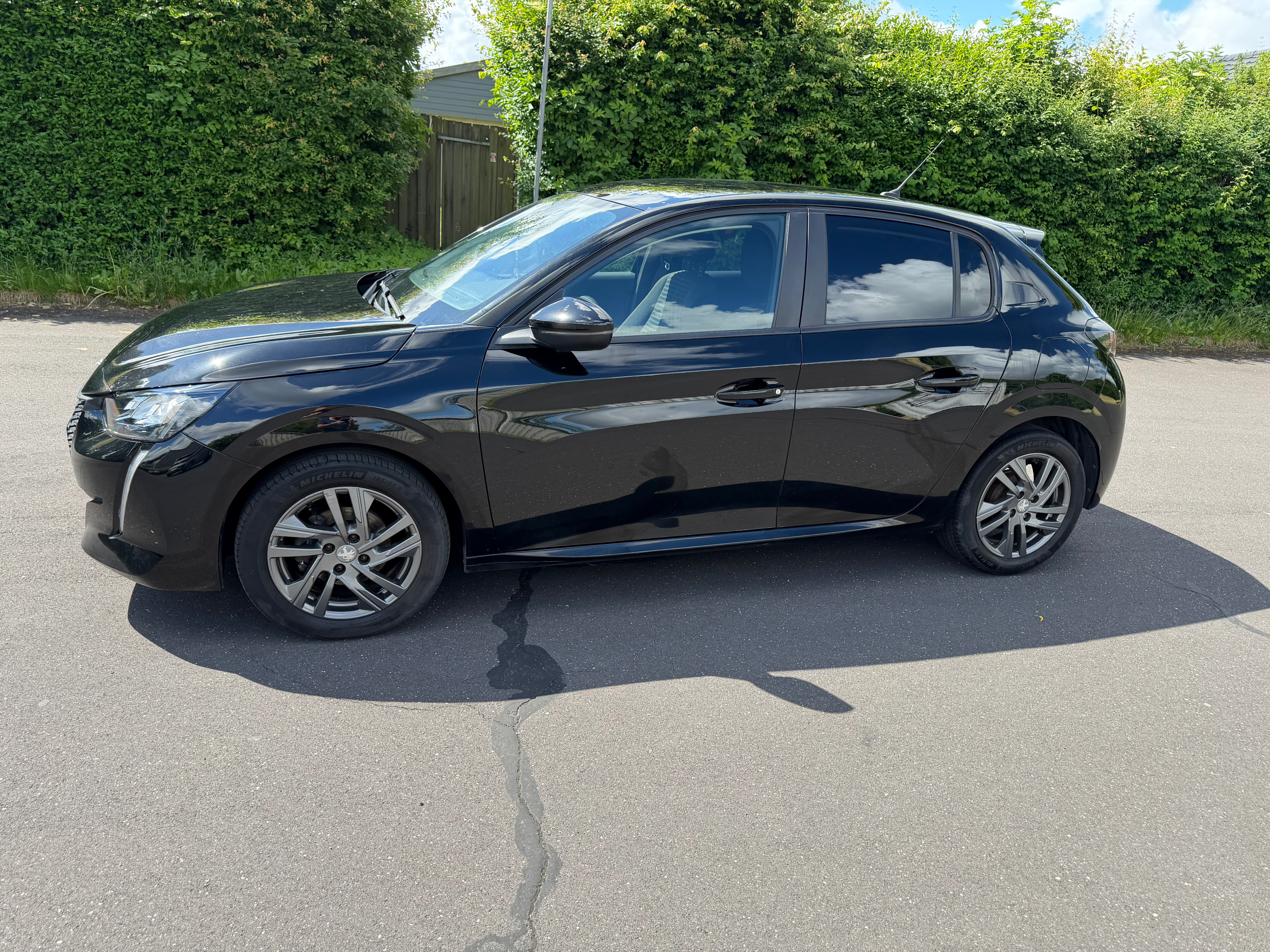 PEUGEOT 208 Thumbnail 3