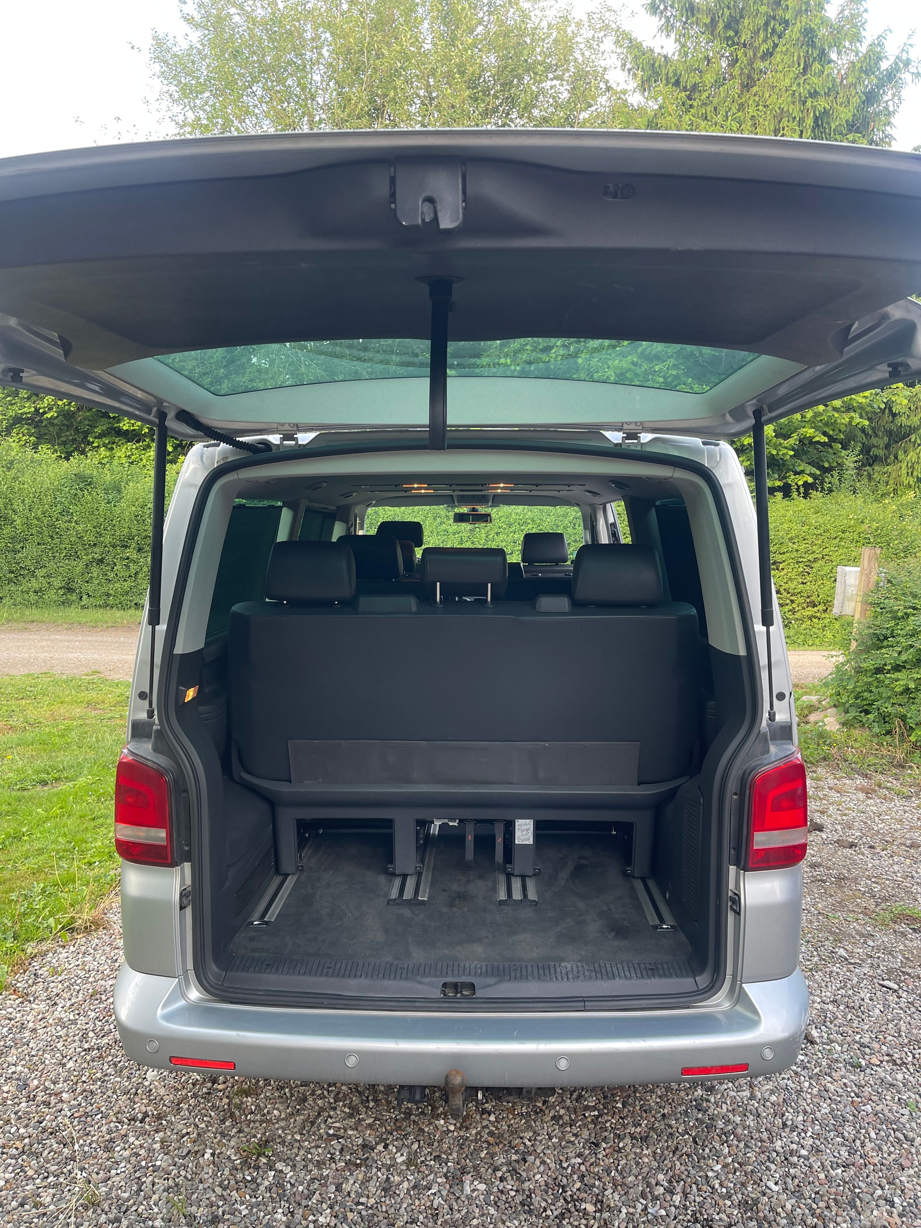 VOLKSWAGEN Multivan Thumbnail 9