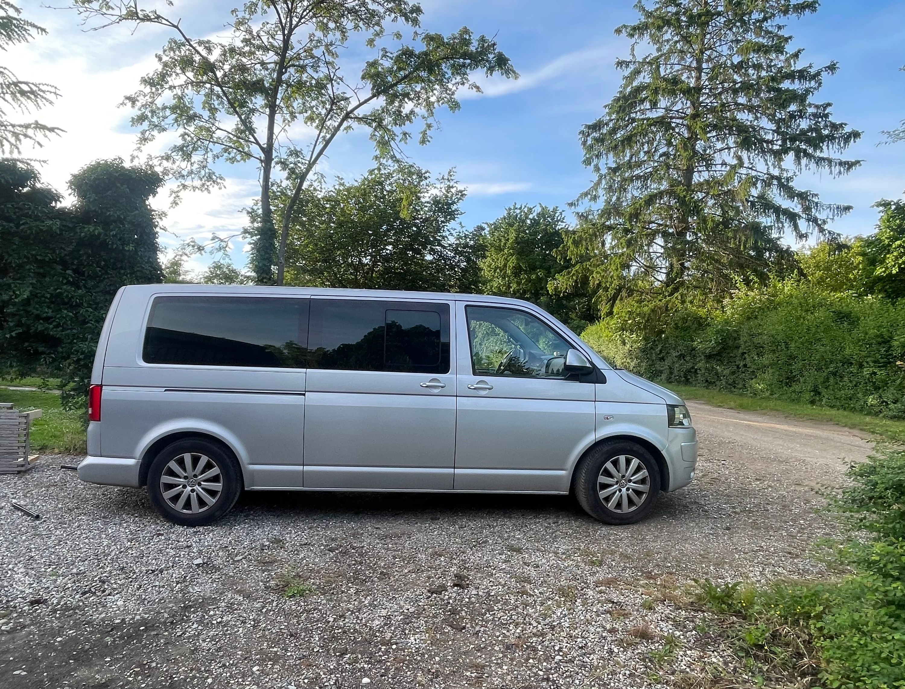 VOLKSWAGEN Multivan Thumbnail 6