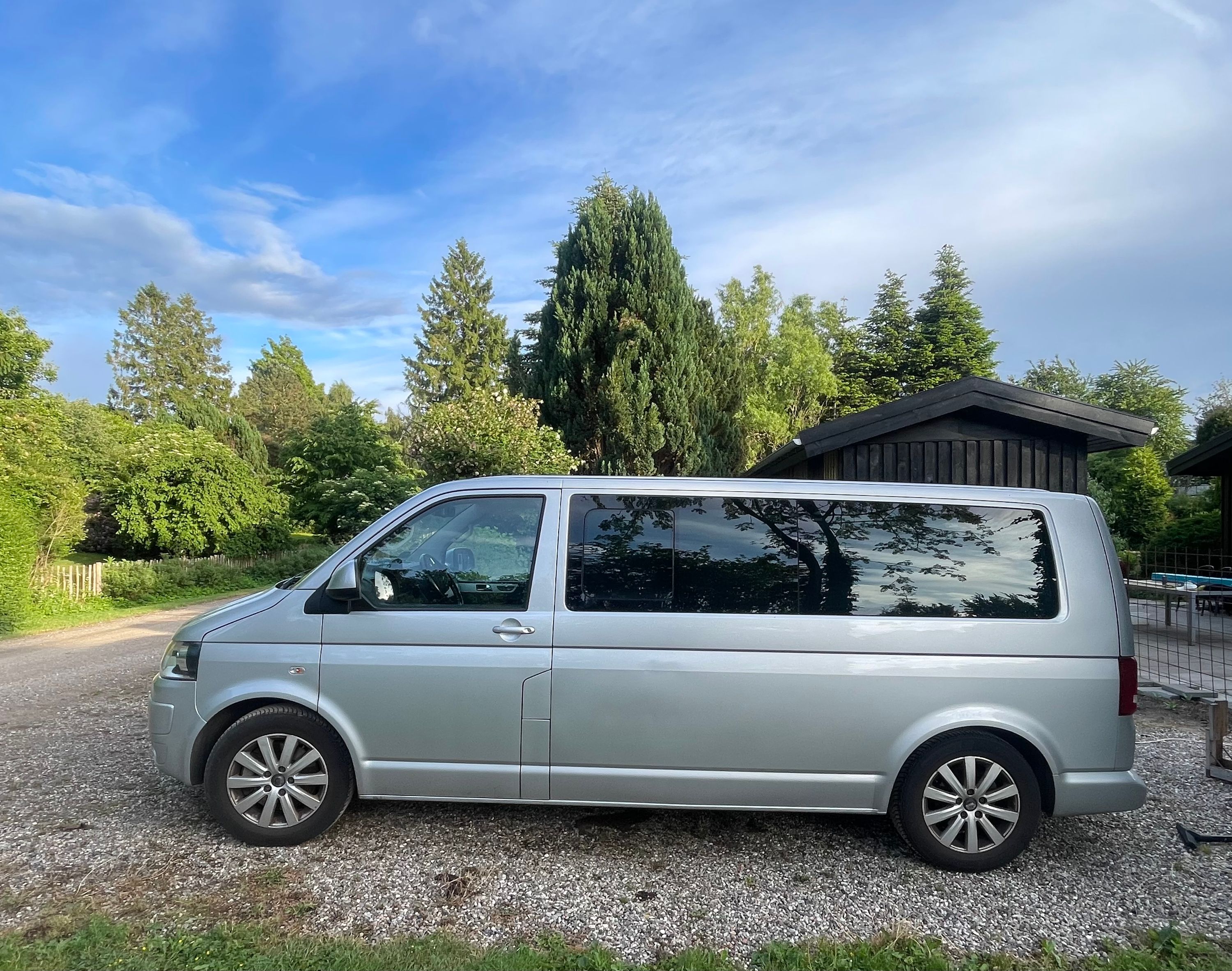 VOLKSWAGEN Multivan Thumbnail 4