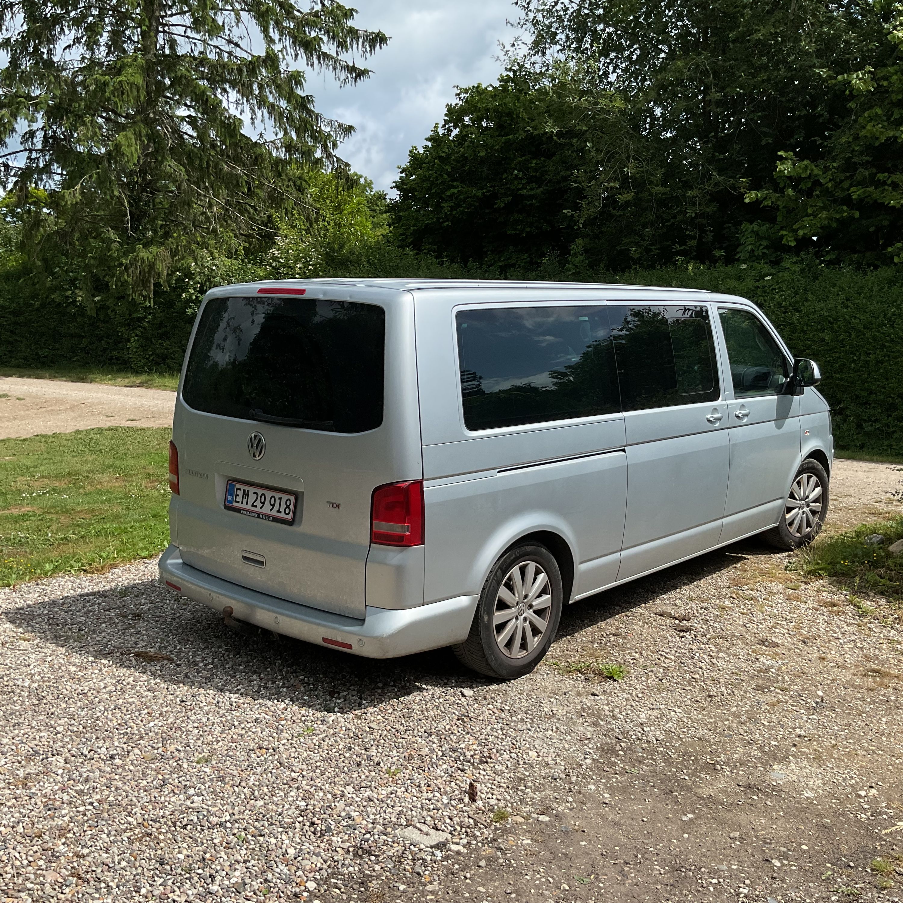 VOLKSWAGEN Multivan