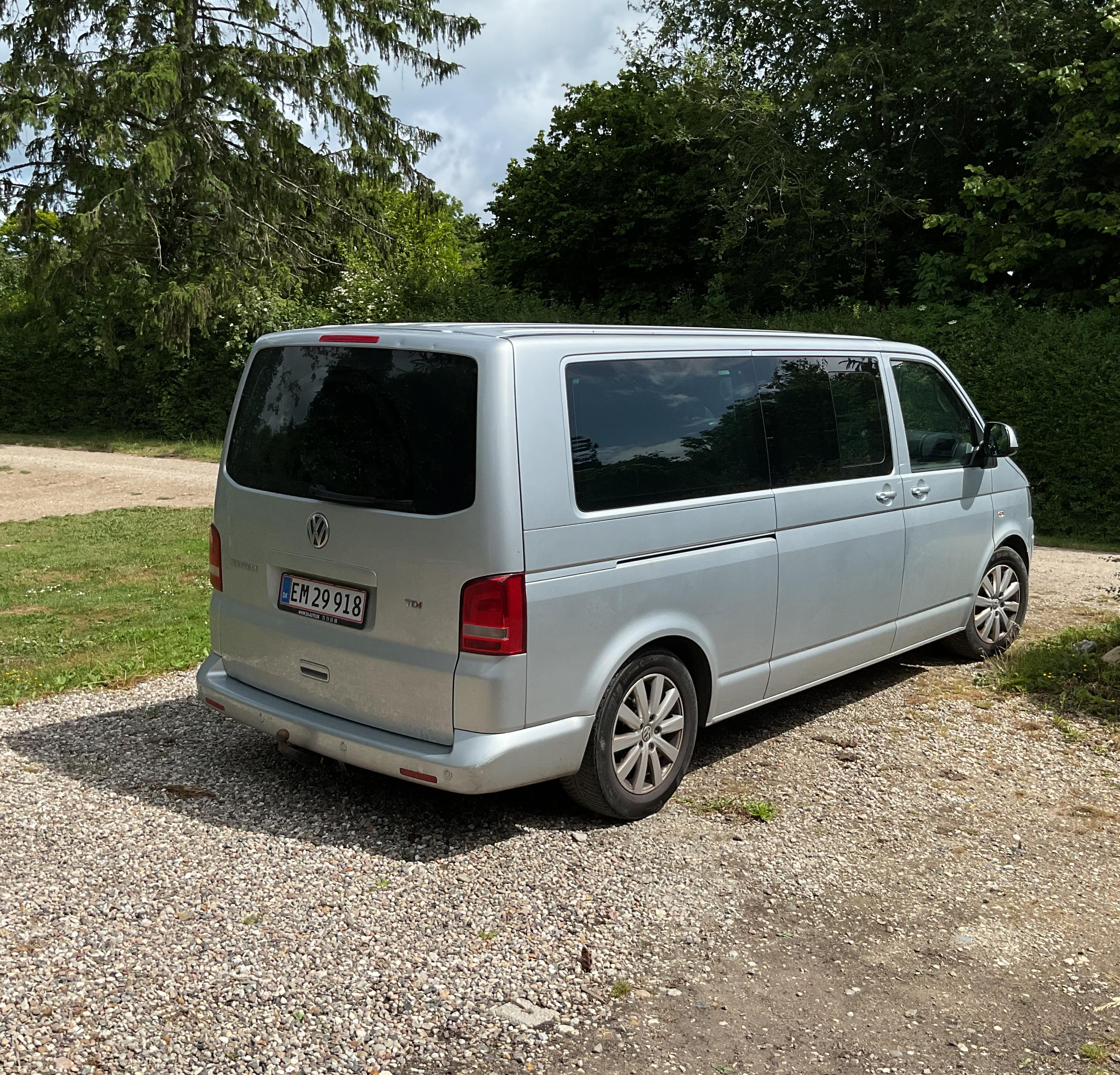 VOLKSWAGEN Multivan