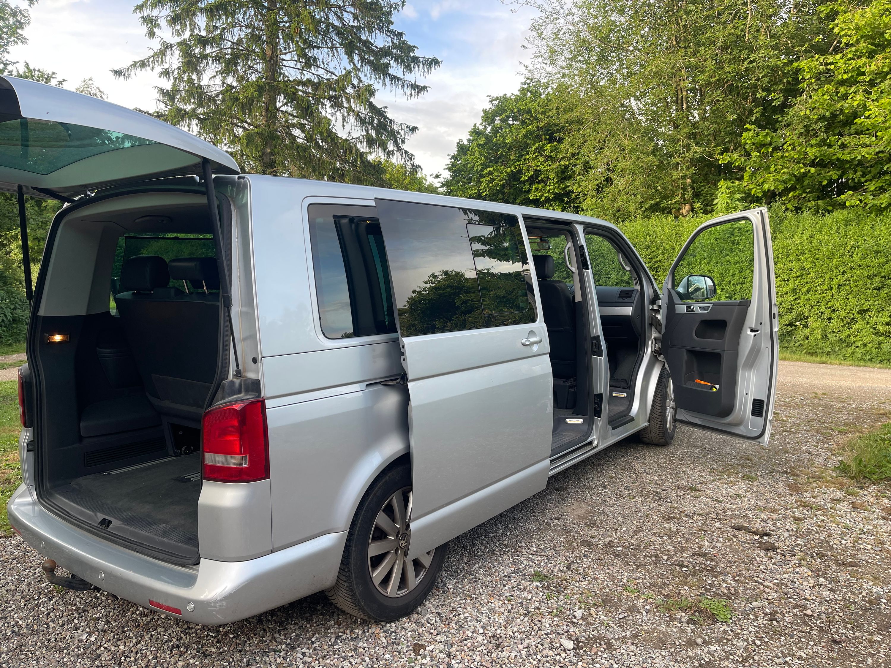 VOLKSWAGEN Multivan Thumbnail 8