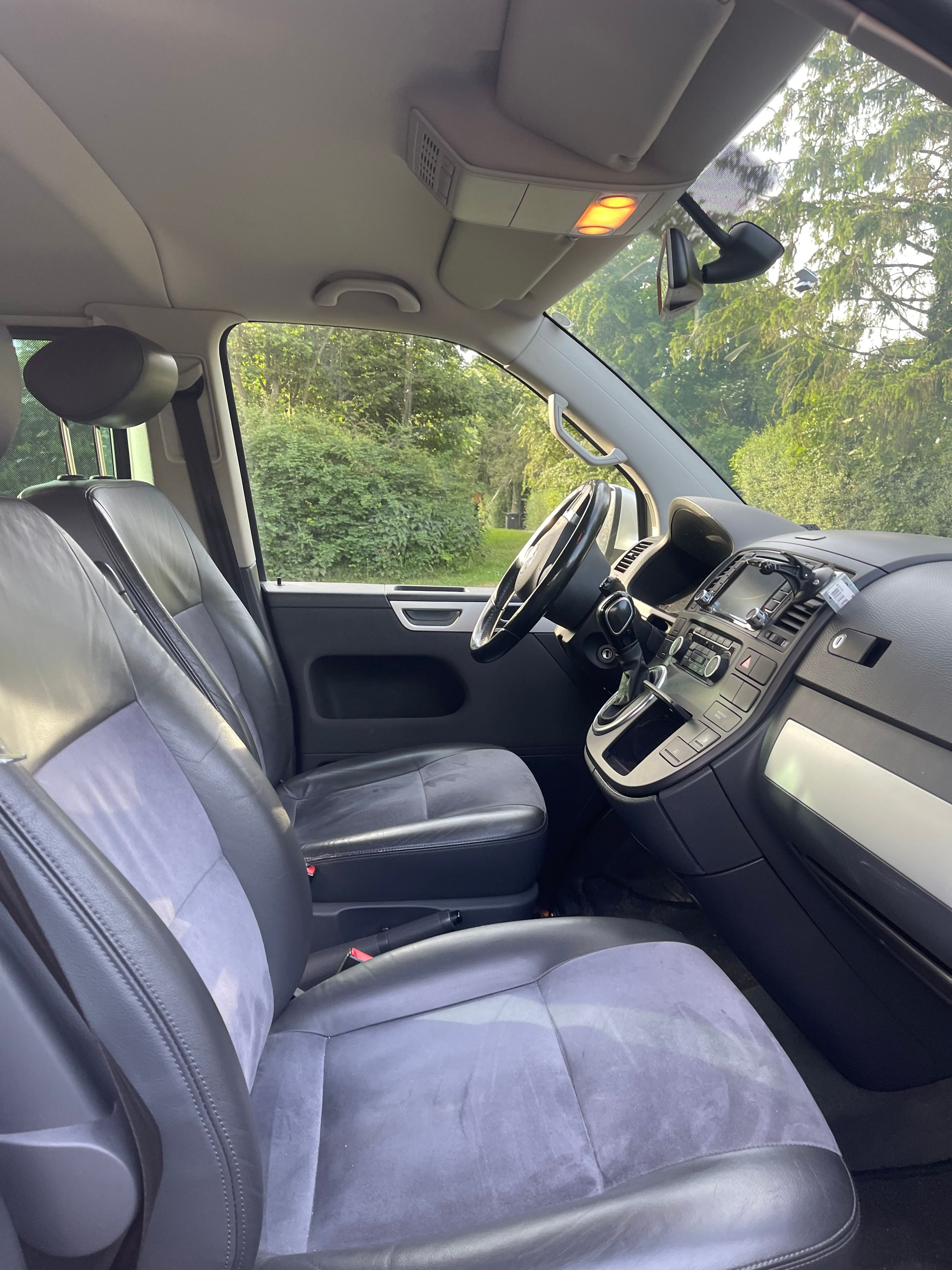 VOLKSWAGEN Multivan Thumbnail 5