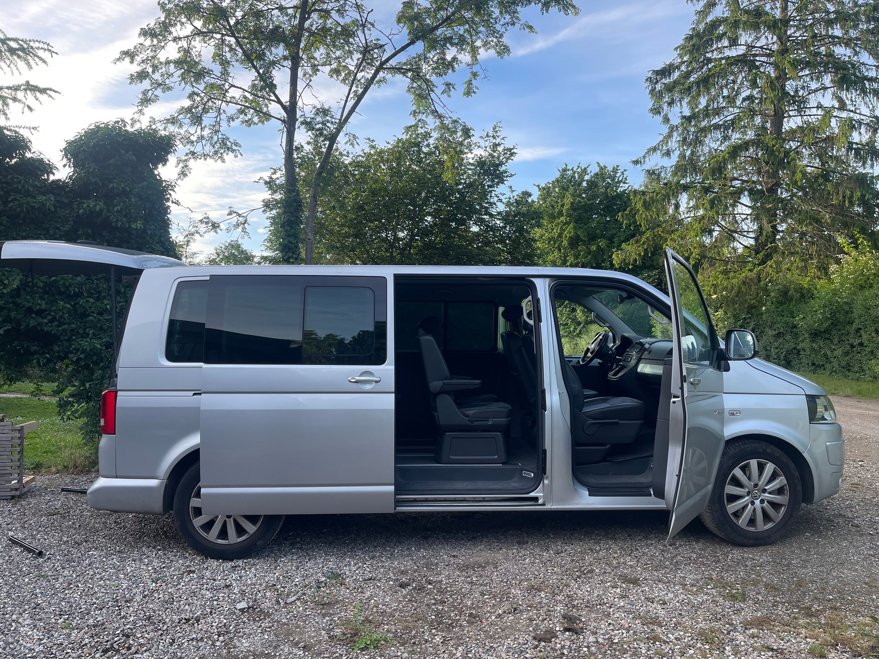 VOLKSWAGEN Multivan Thumbnail 11