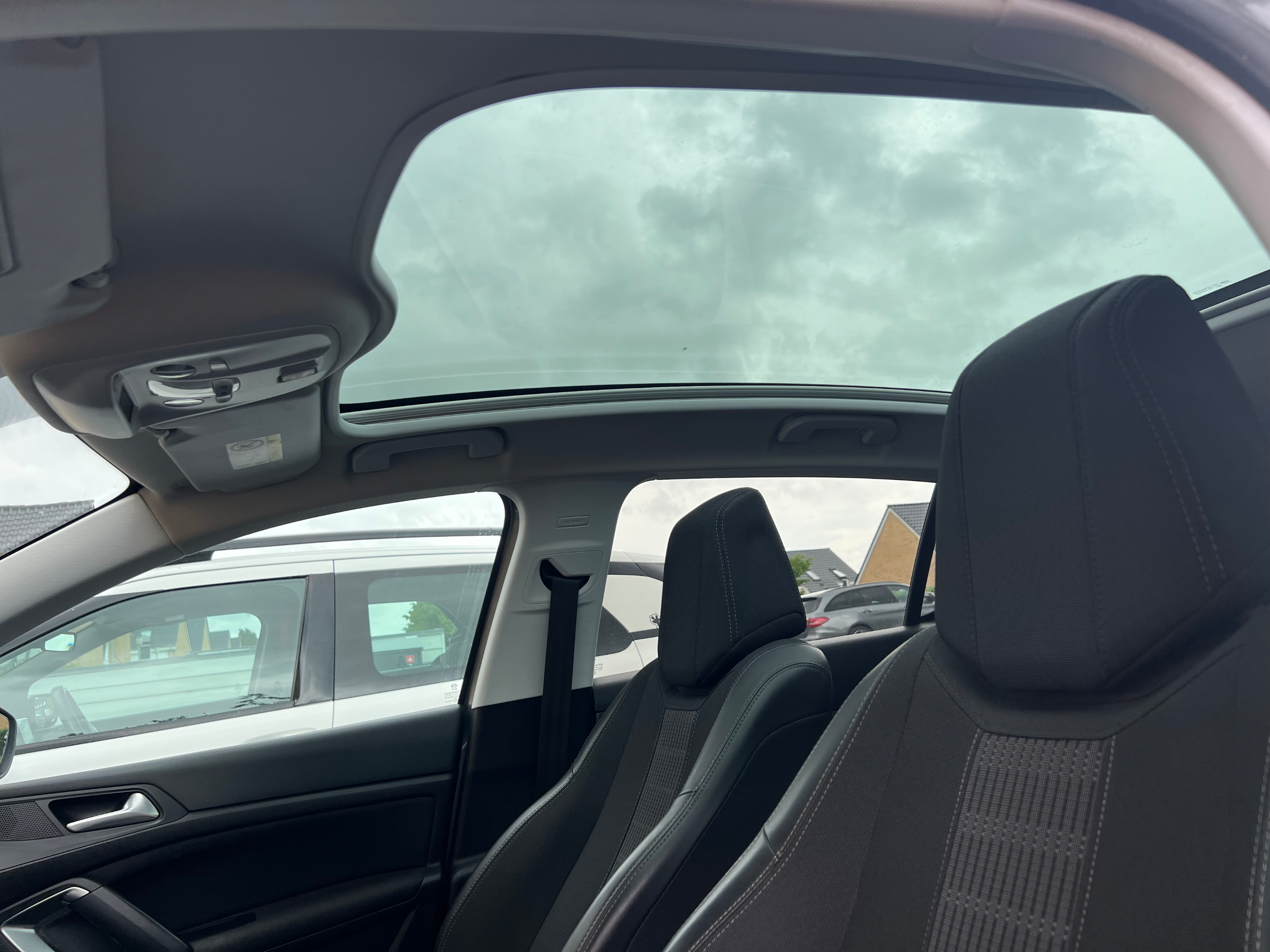 PEUGEOT 308 Thumbnail 2