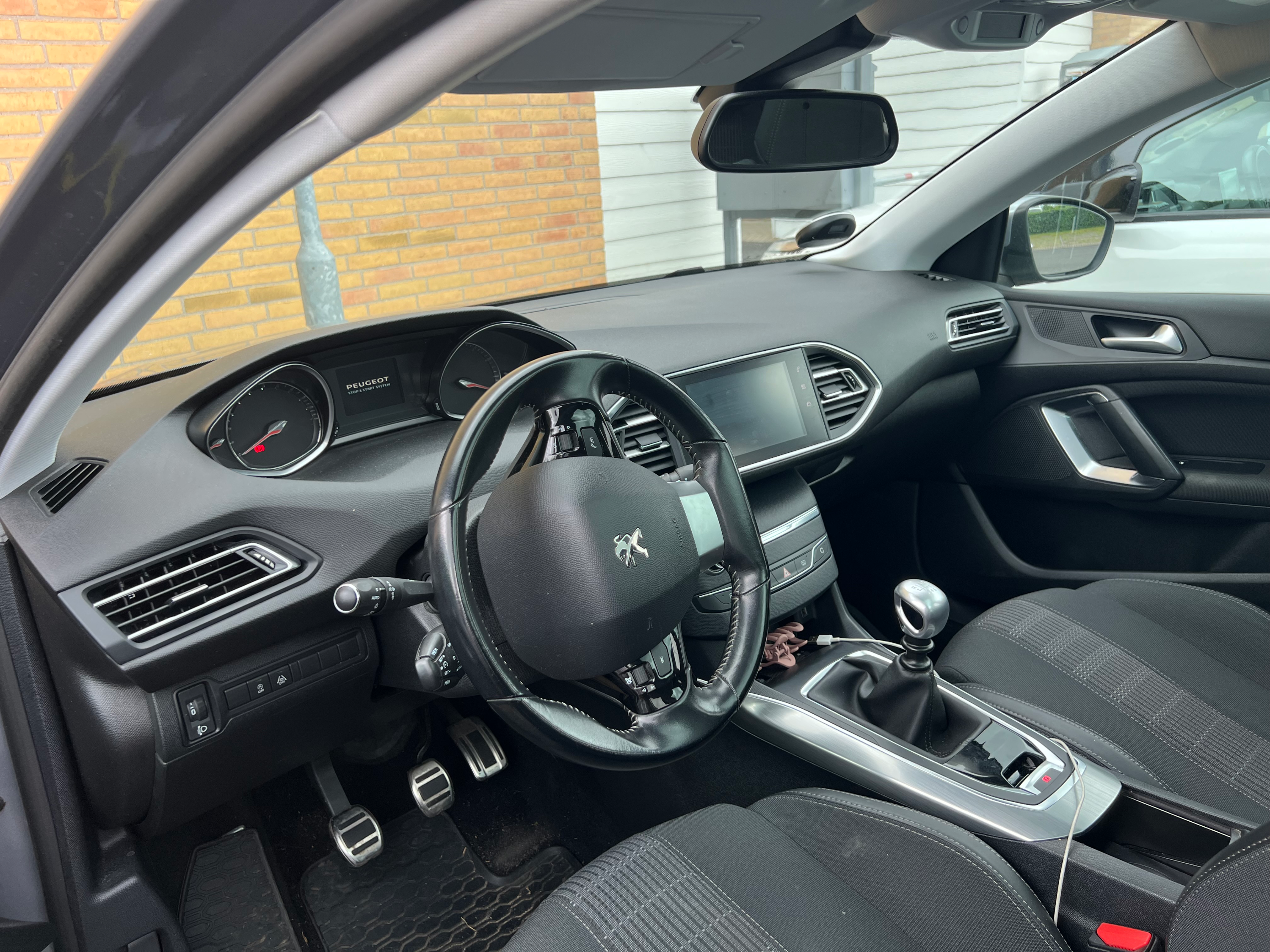 PEUGEOT 308 Thumbnail 8