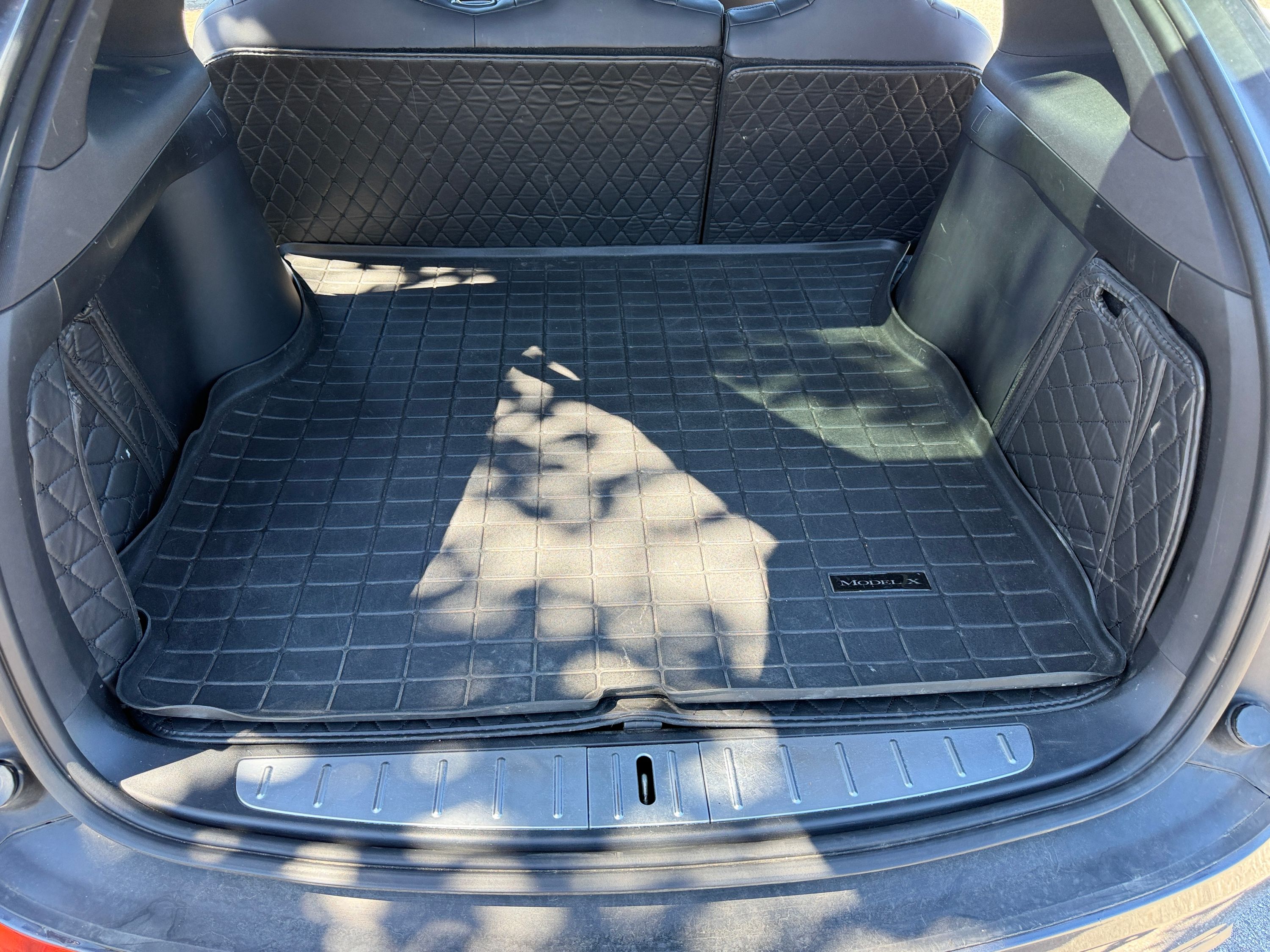 TESLA Model X Thumbnail 5