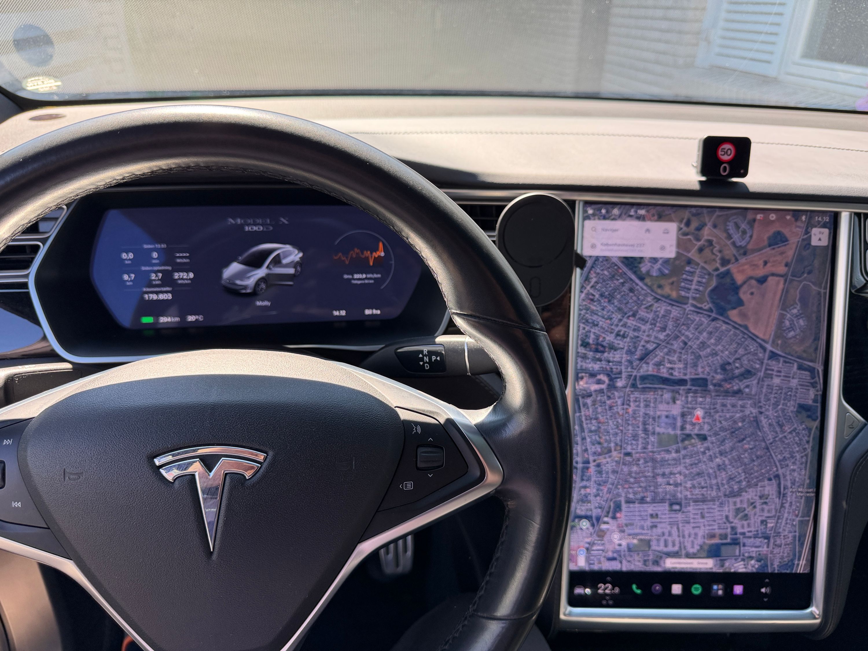 TESLA Model X Thumbnail 3