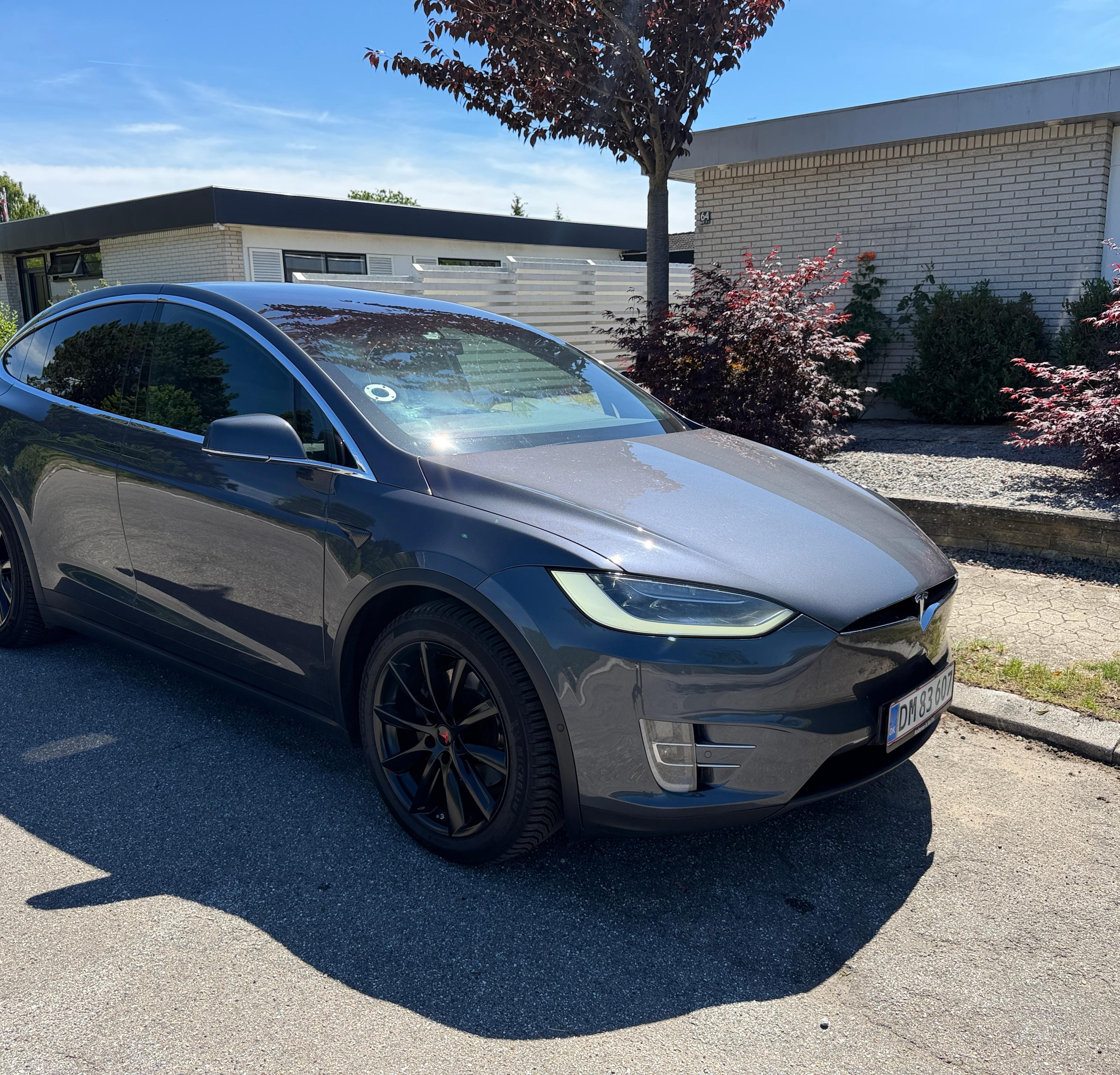 TESLA Model X