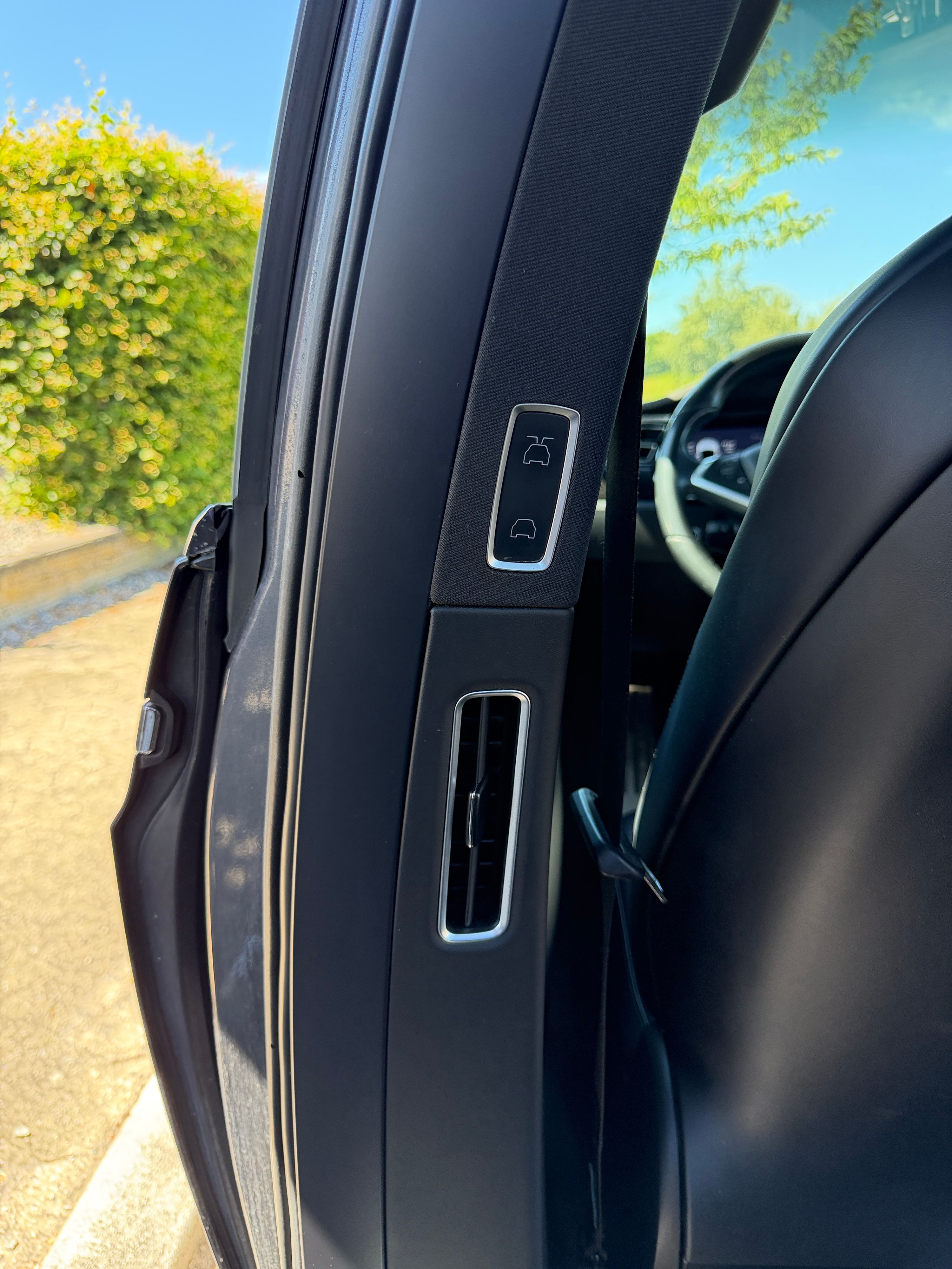 TESLA Model X Thumbnail 13