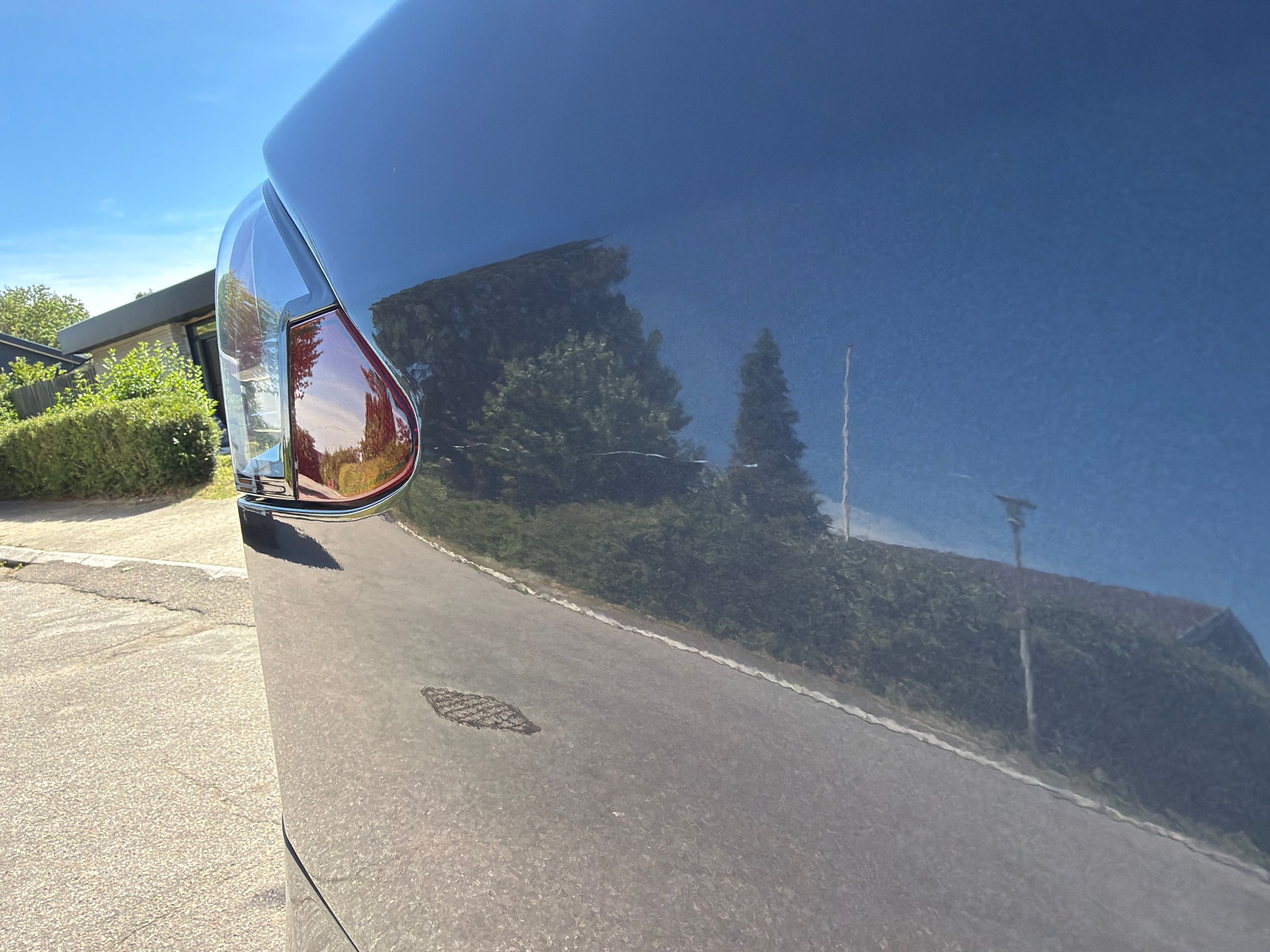 TESLA Model X Thumbnail 10