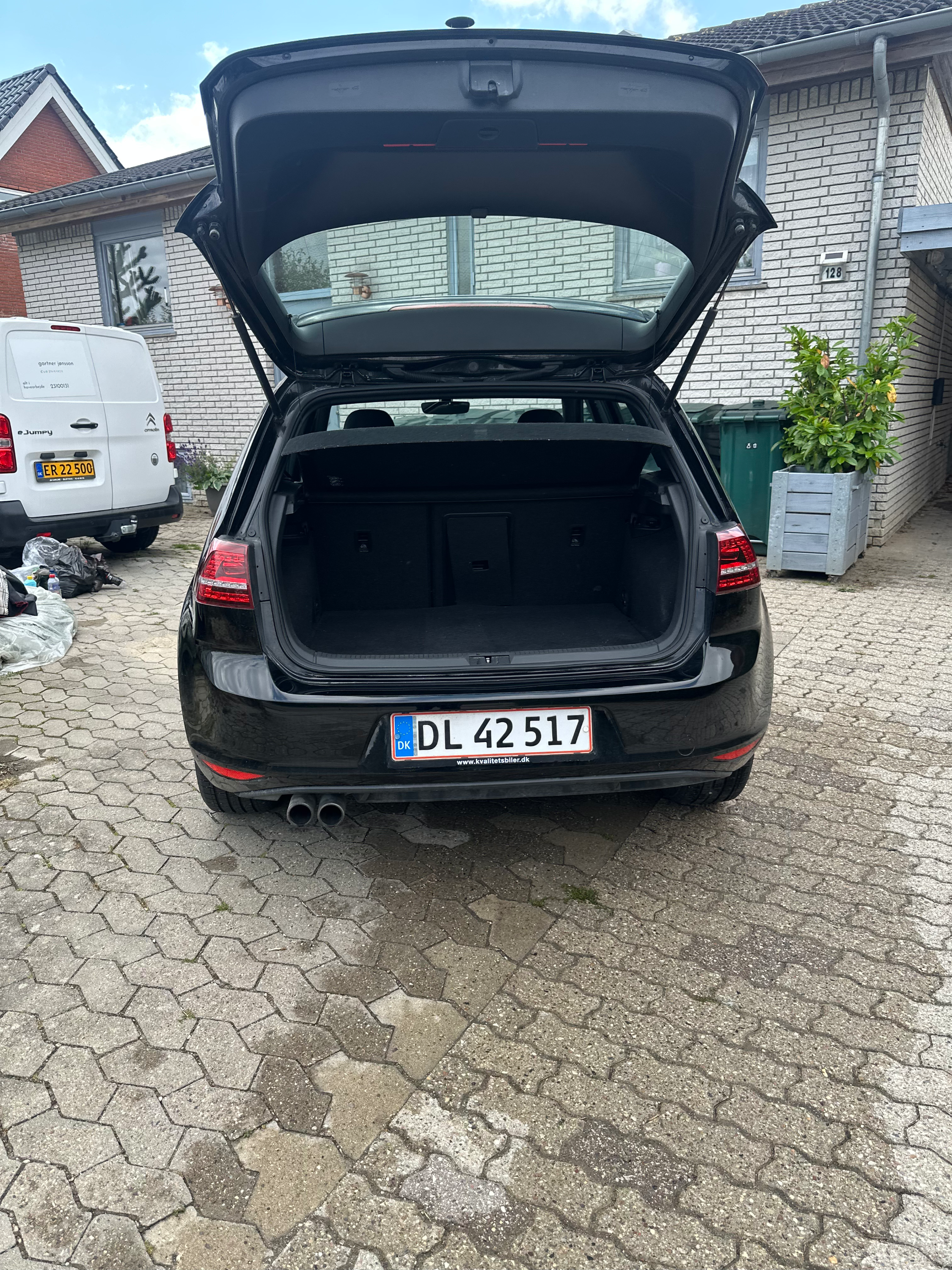 VW Golf Gte Thumbnail 3