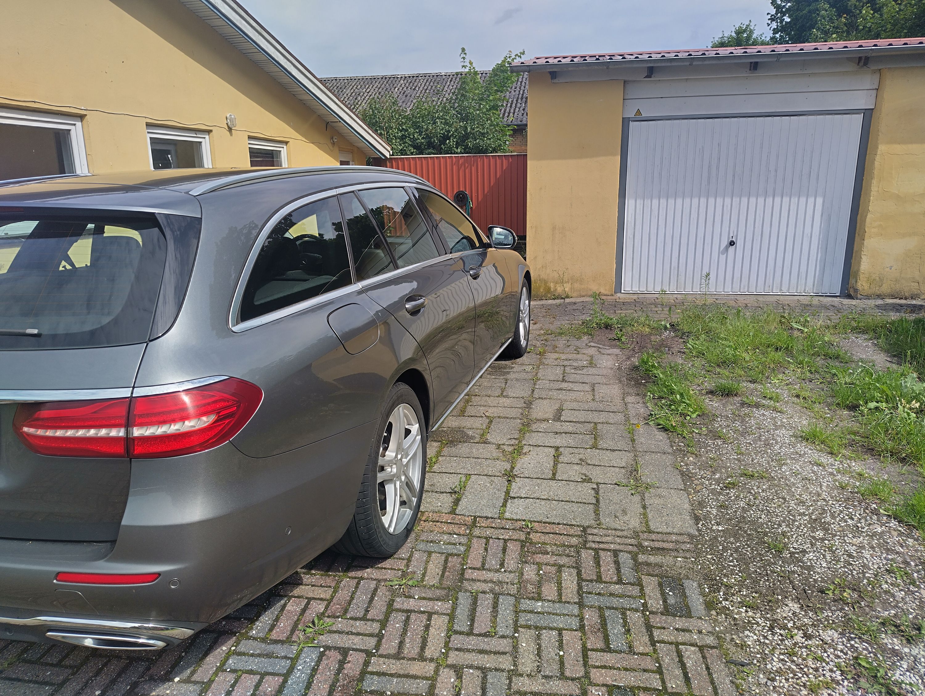 MERCEDES-BENZ E-Klasse Thumbnail 4