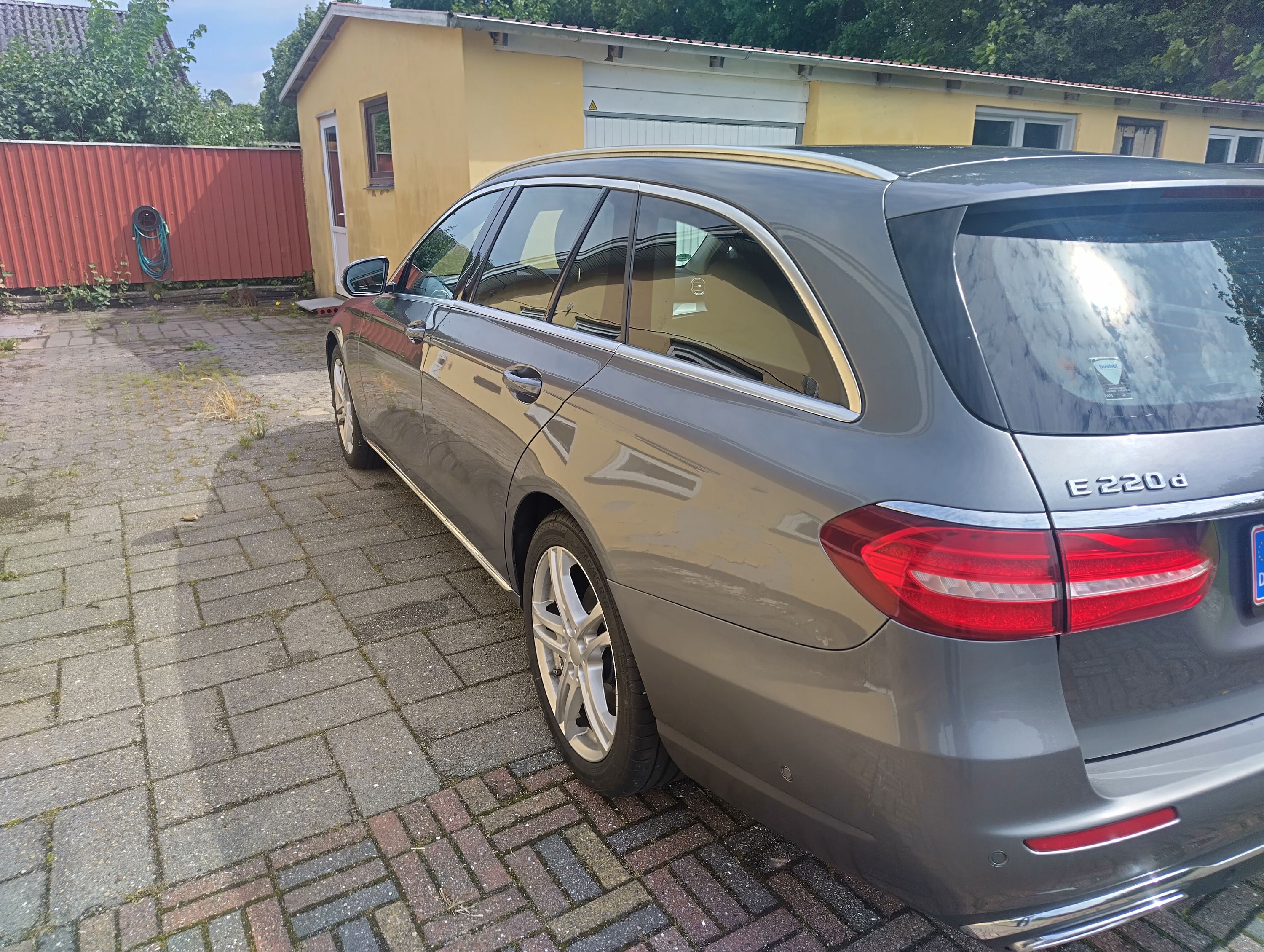 MERCEDES-BENZ E-Klasse Thumbnail 3