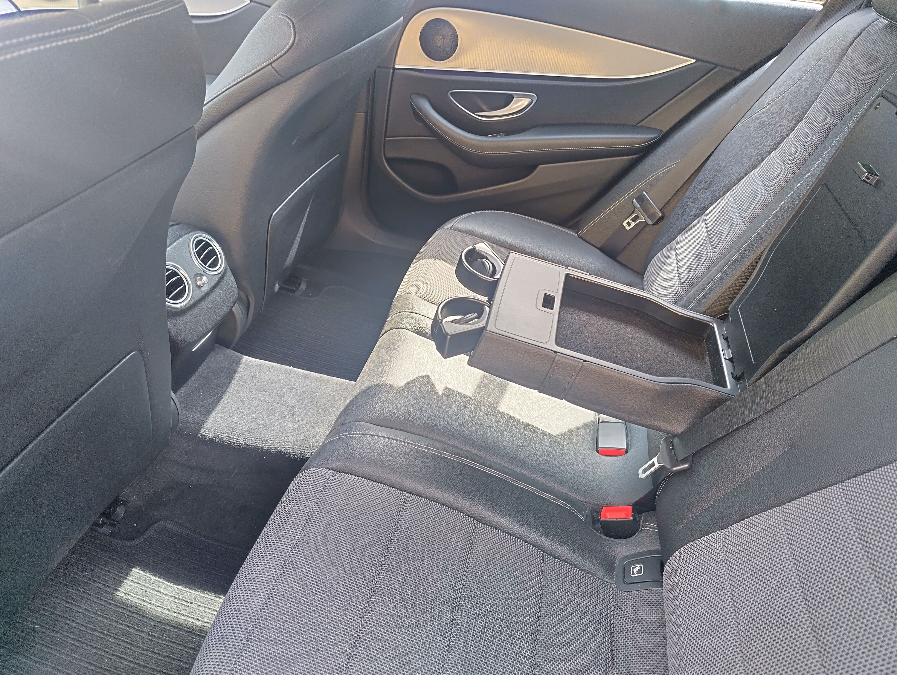 MERCEDES-BENZ E-Klasse Thumbnail 6