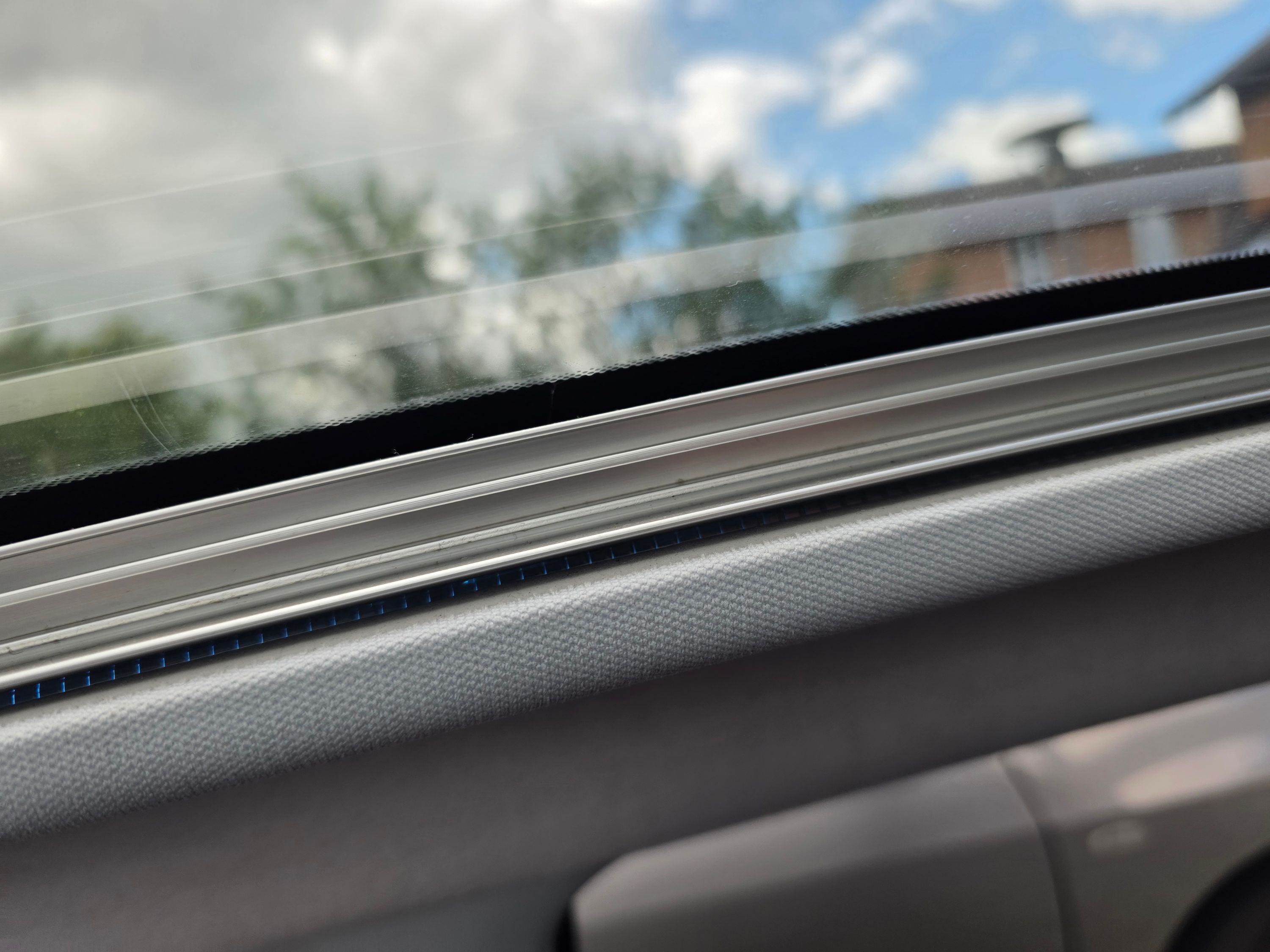 PEUGEOT 208 Thumbnail 4