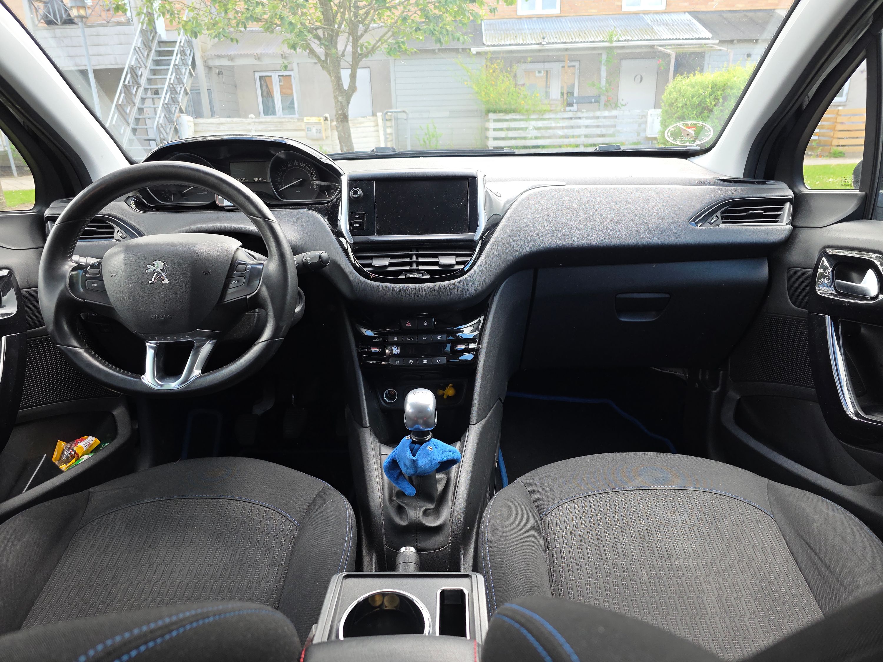 PEUGEOT 208 Thumbnail 2