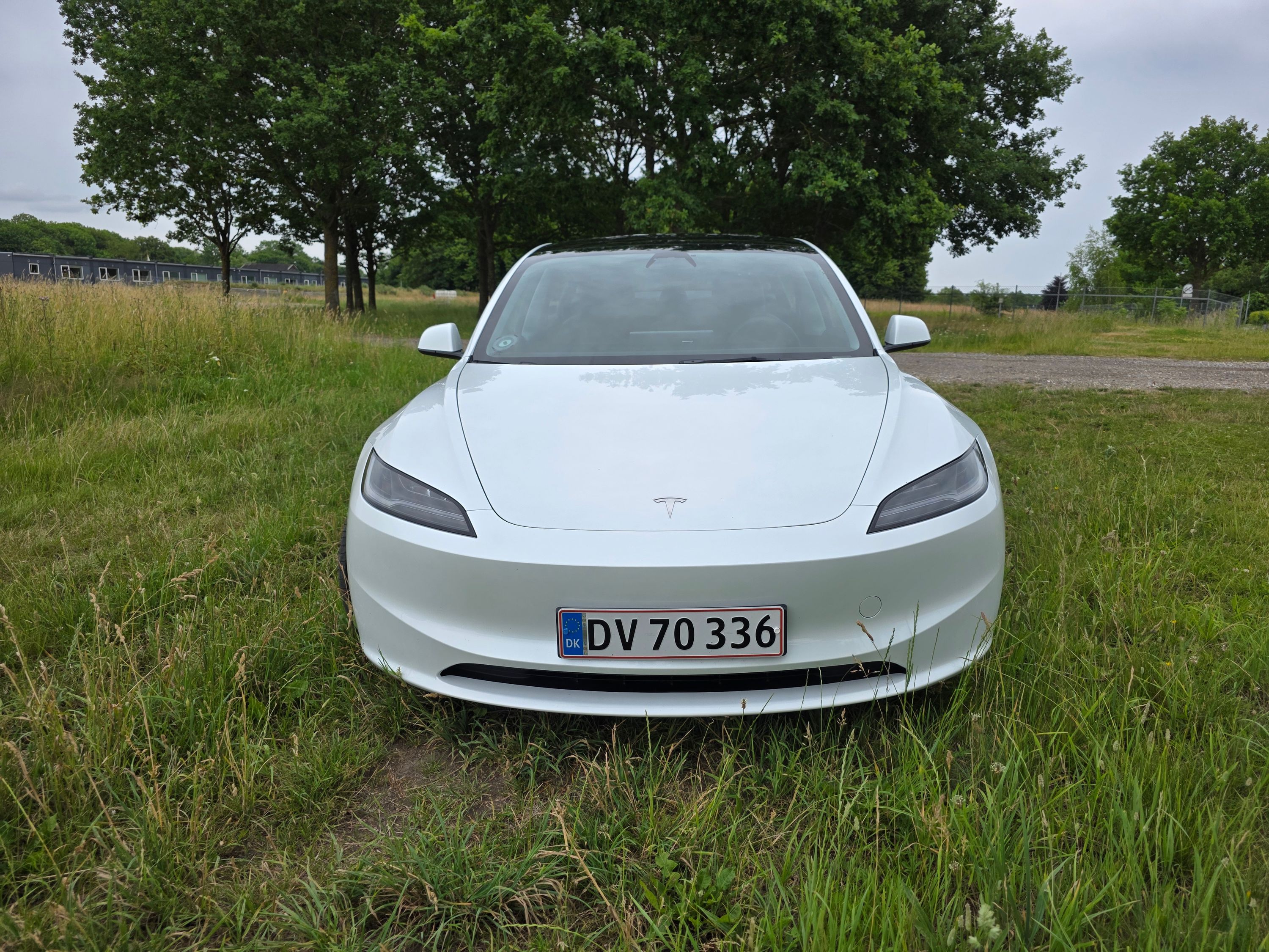 TESLA Model 3 Thumbnail 4