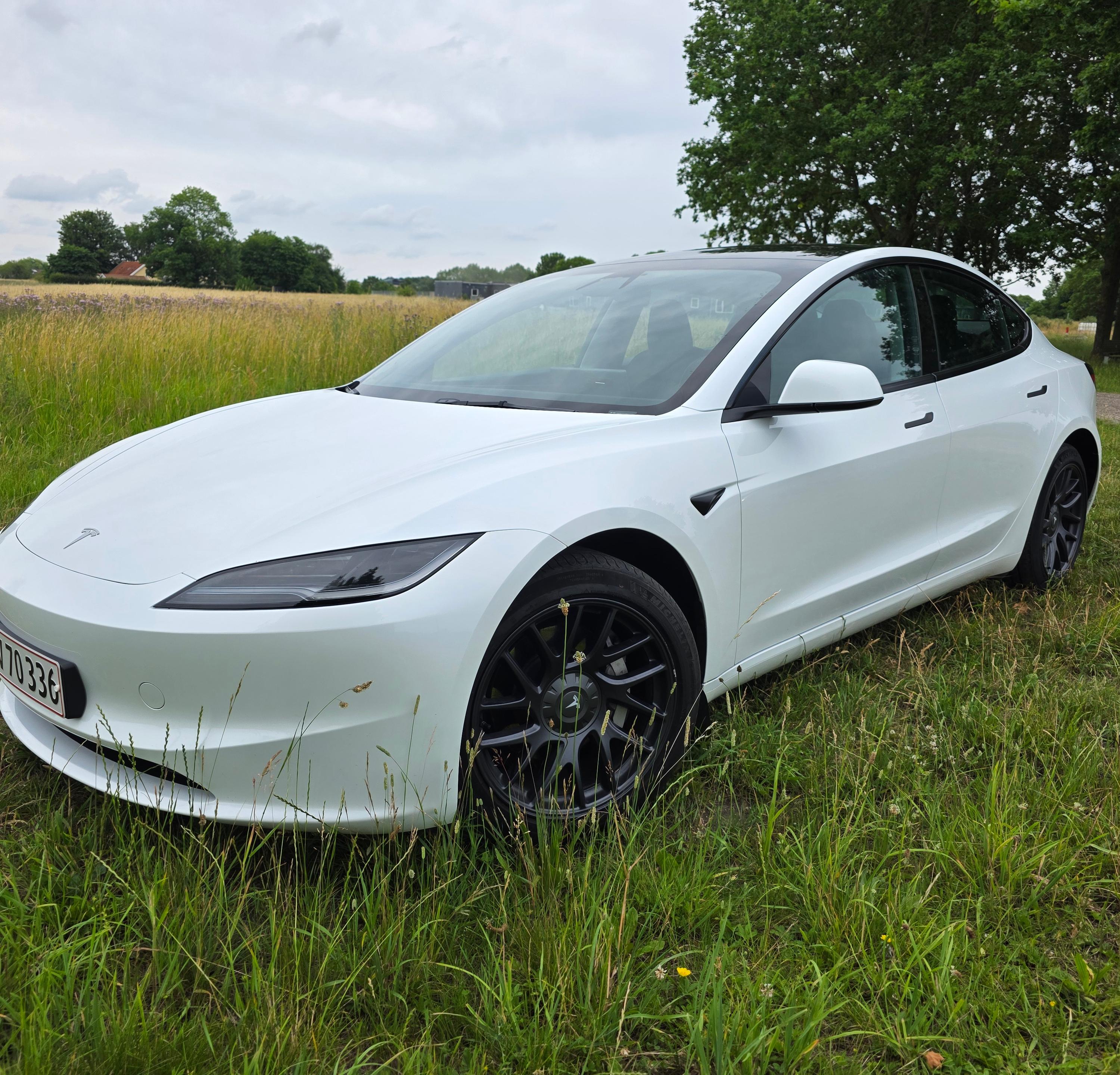 TESLA Model 3