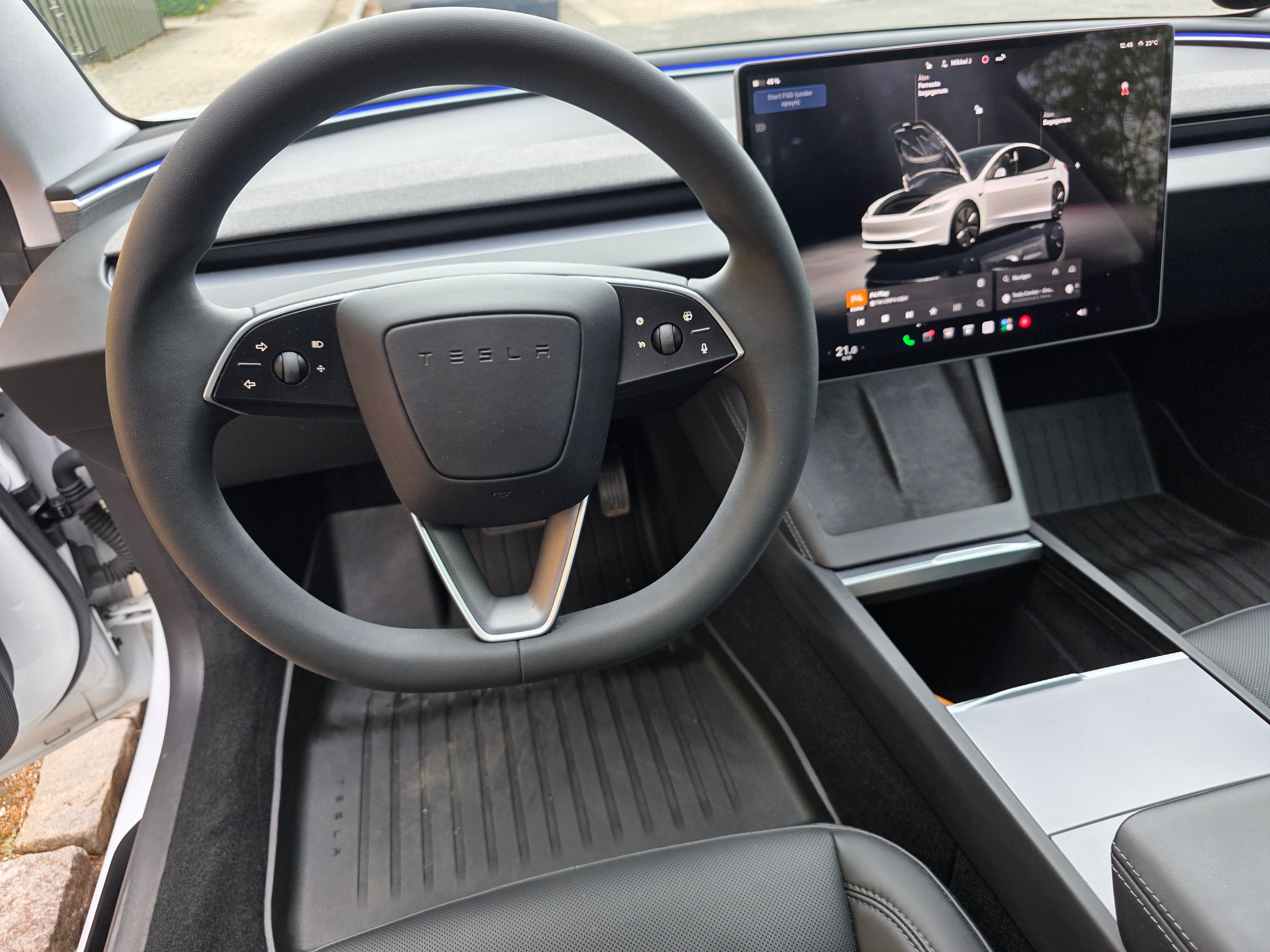 TESLA Model 3 Thumbnail 11