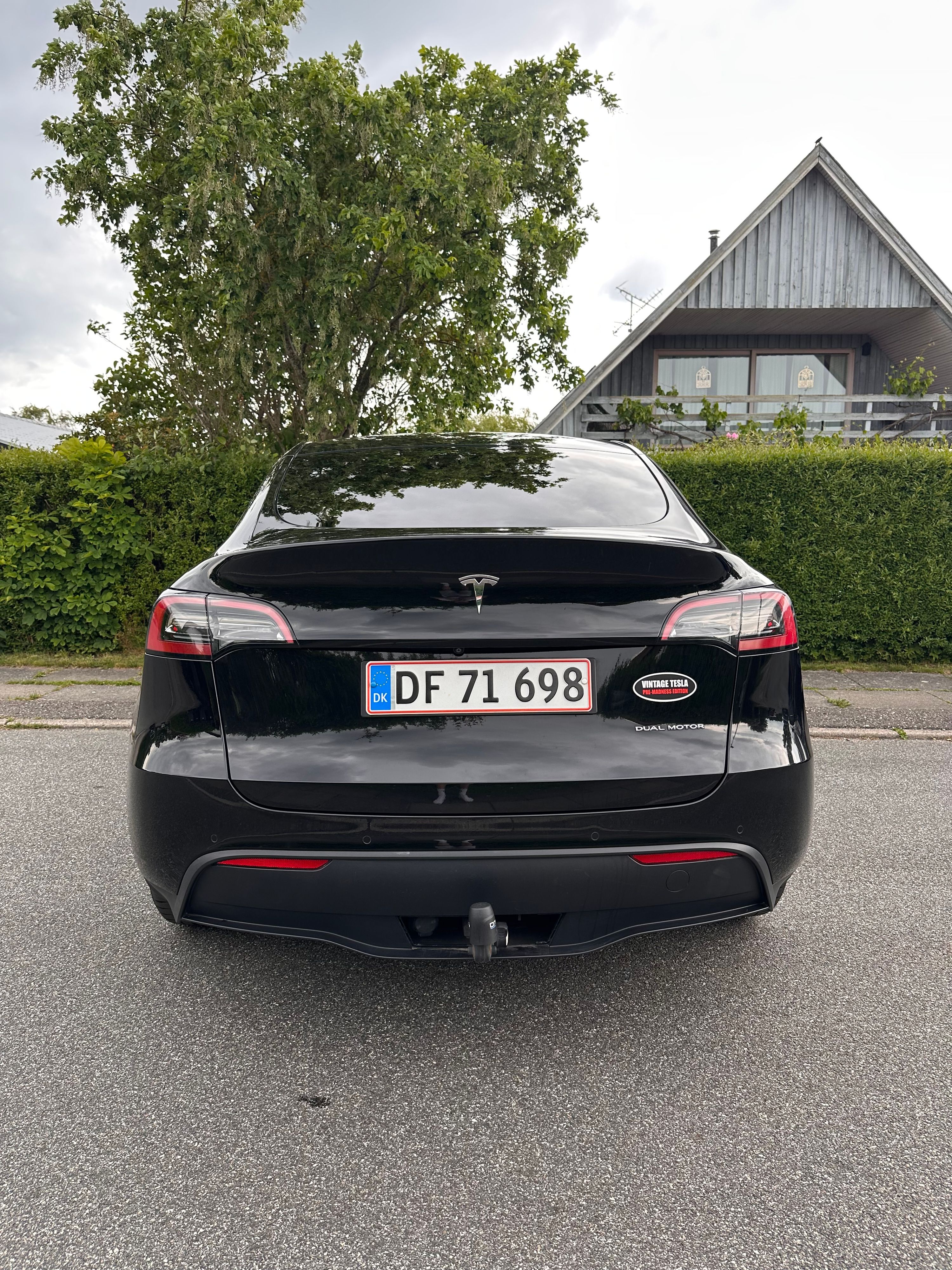 TESLA Model Y Thumbnail 3