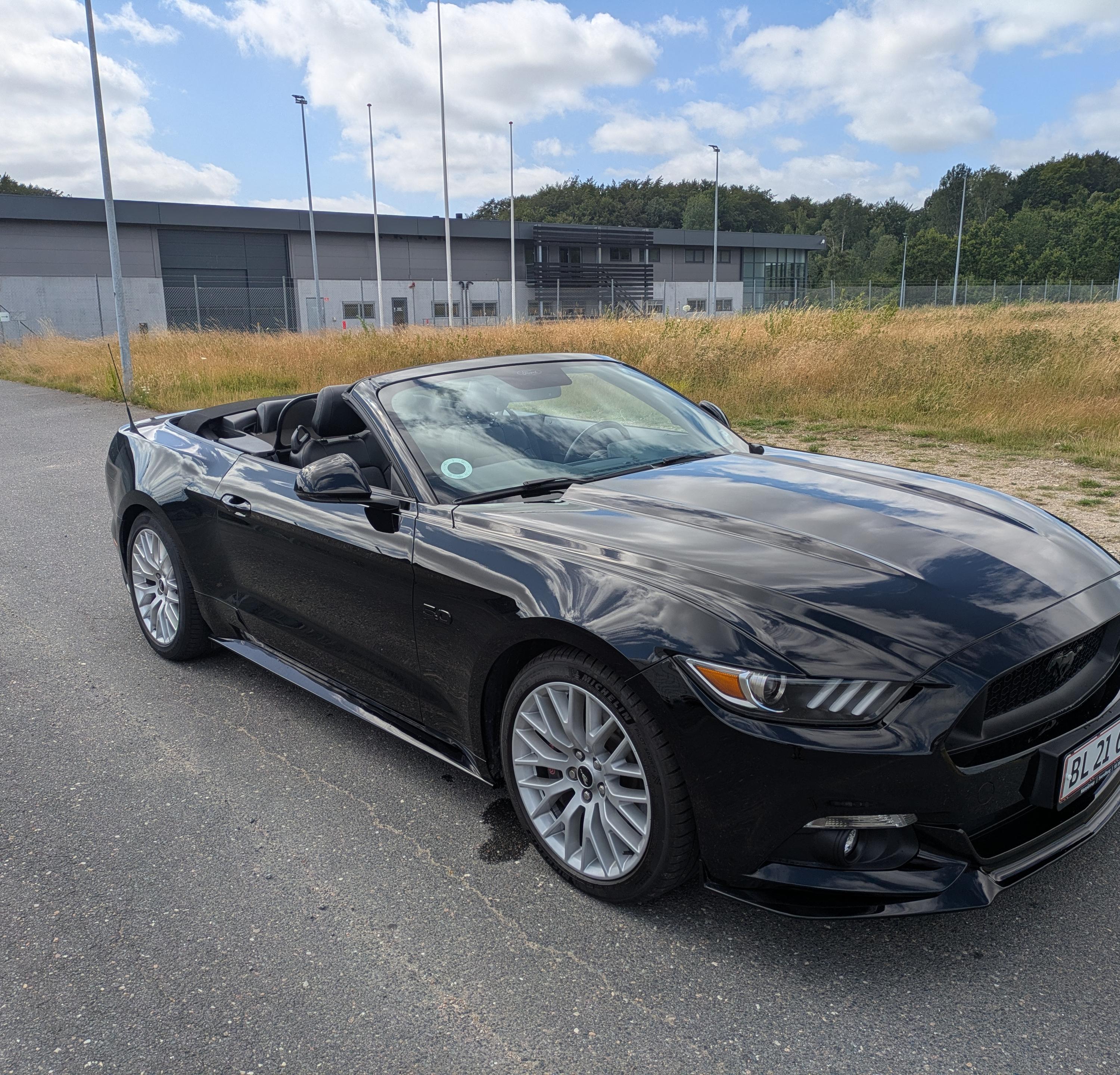 FORD Mustang