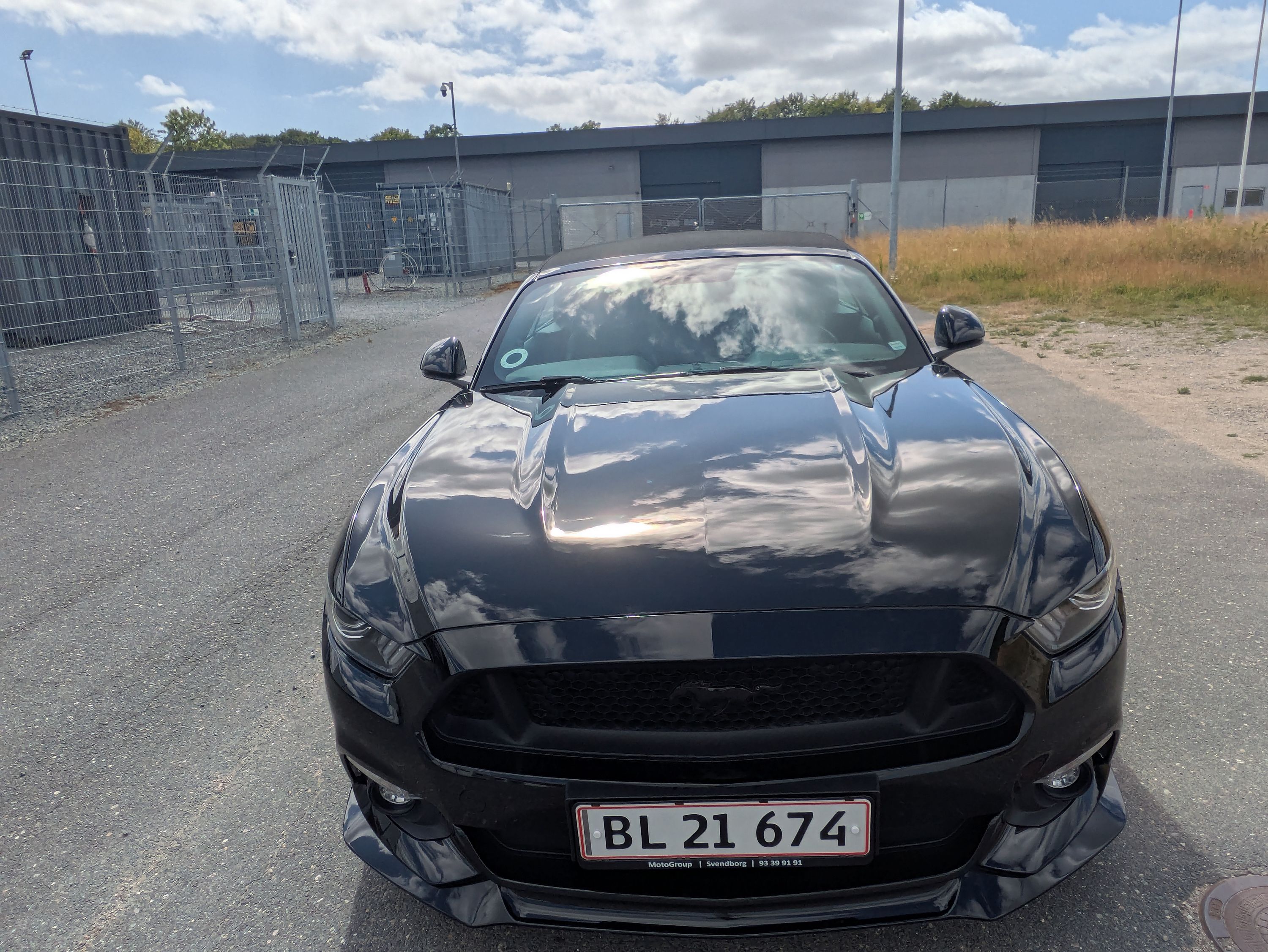 FORD Mustang Thumbnail 2