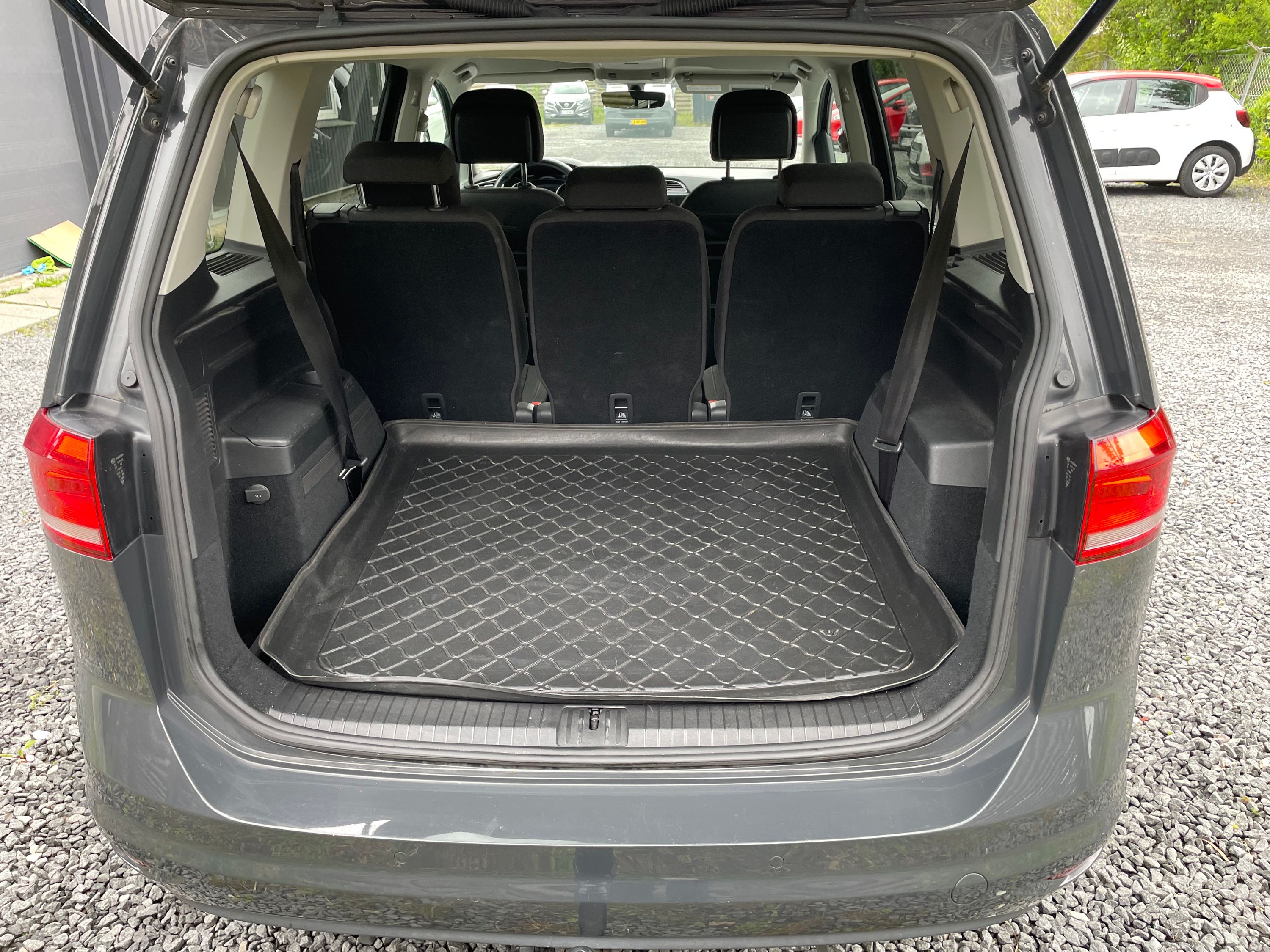 VOLKSWAGEN Touran Thumbnail 8