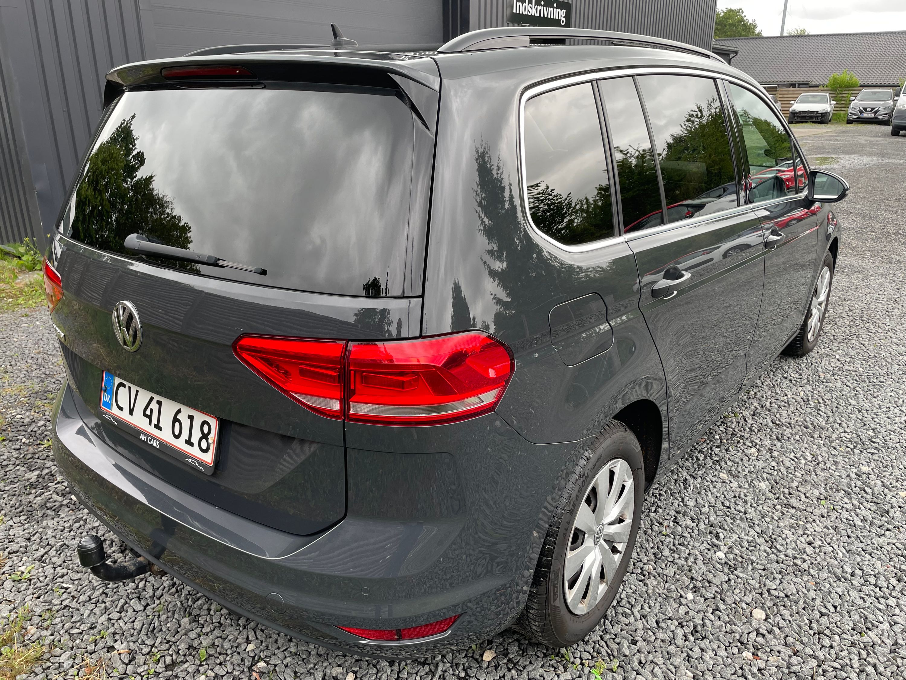 VOLKSWAGEN Touran Thumbnail 7