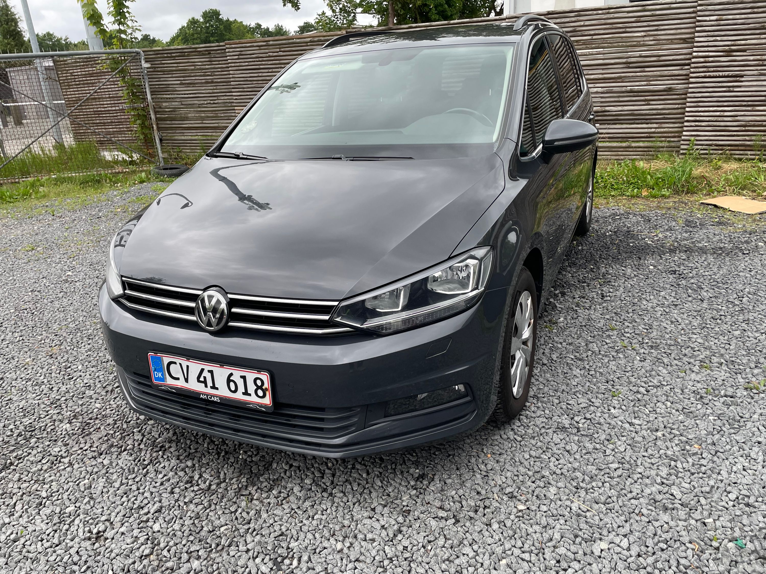 VOLKSWAGEN Touran