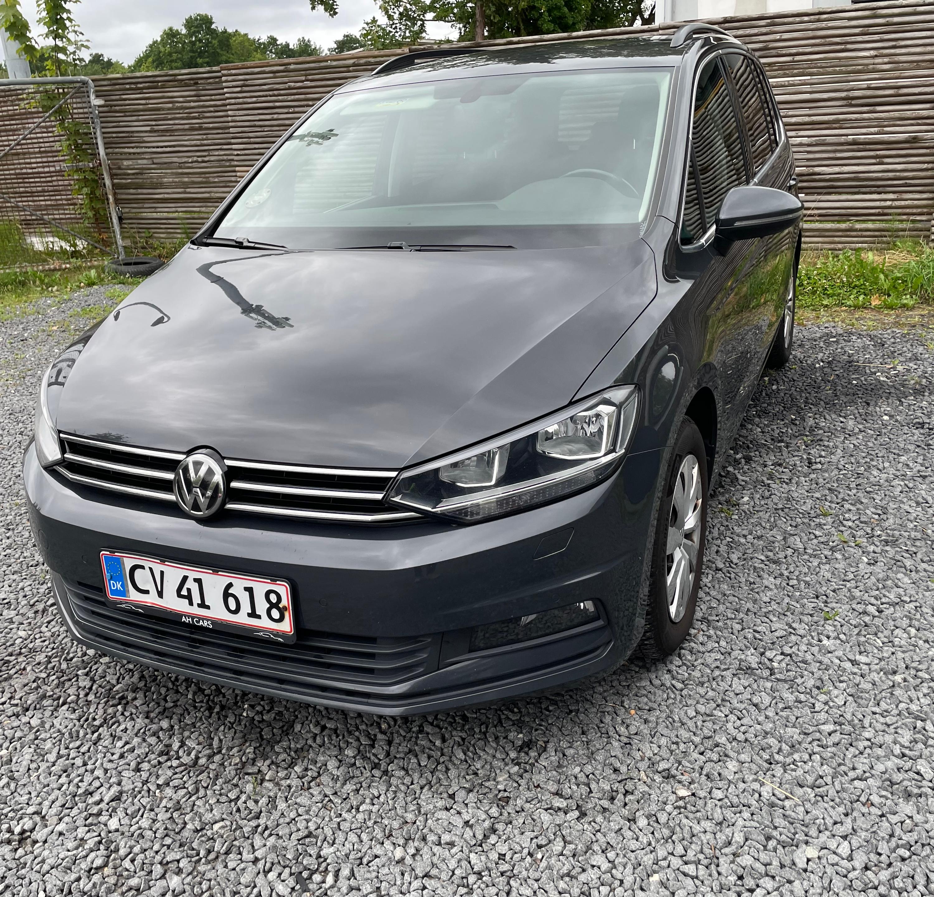 VOLKSWAGEN Touran