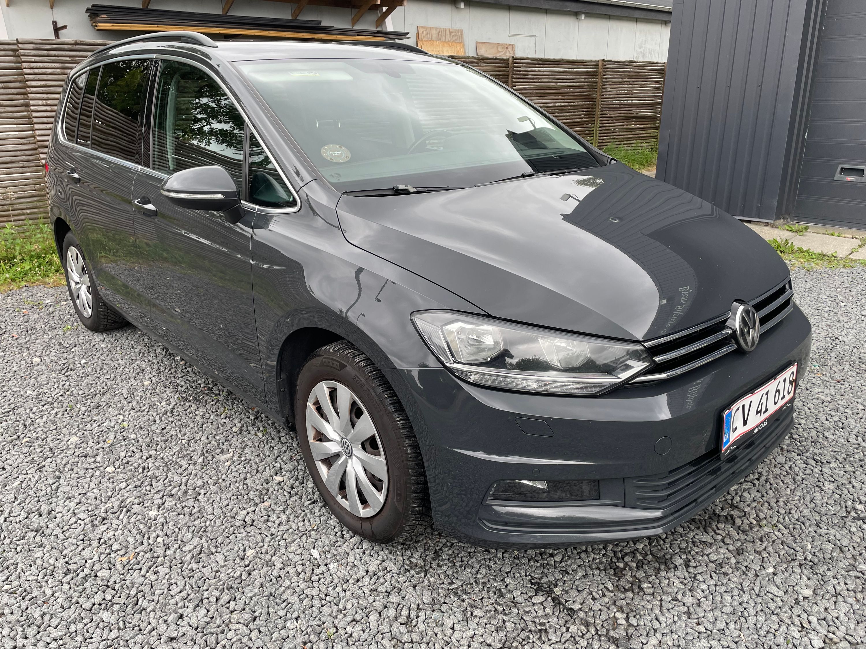 VOLKSWAGEN Touran Thumbnail 2