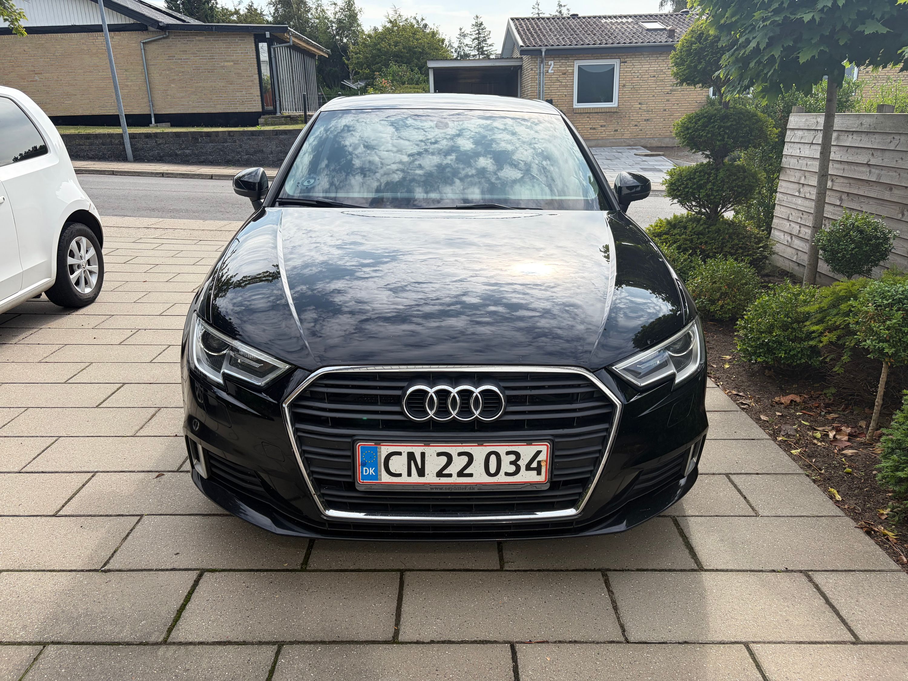 AUDI A3 Sportback Thumbnail 2