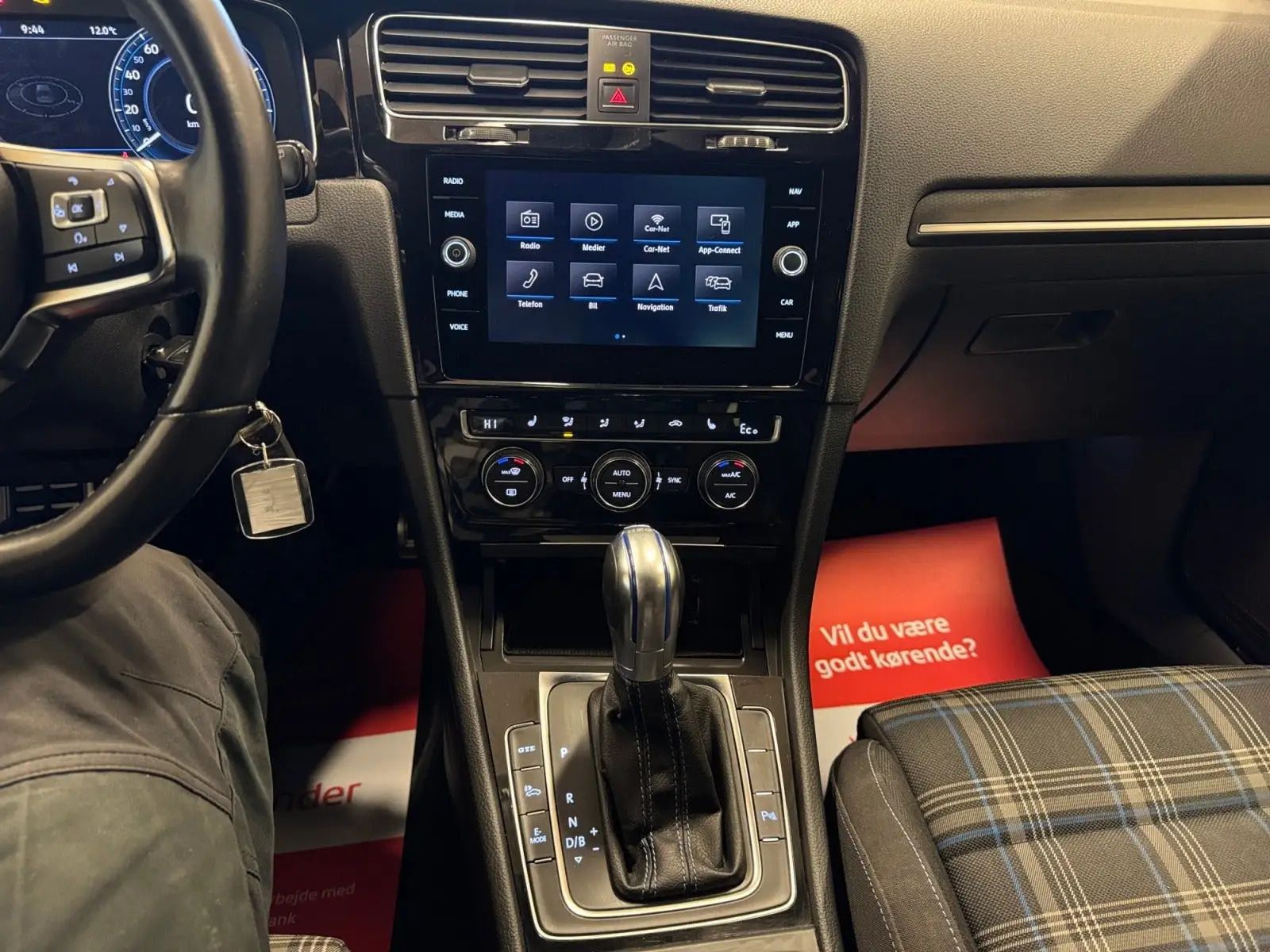 VOLKSWAGEN Golf Thumbnail 6