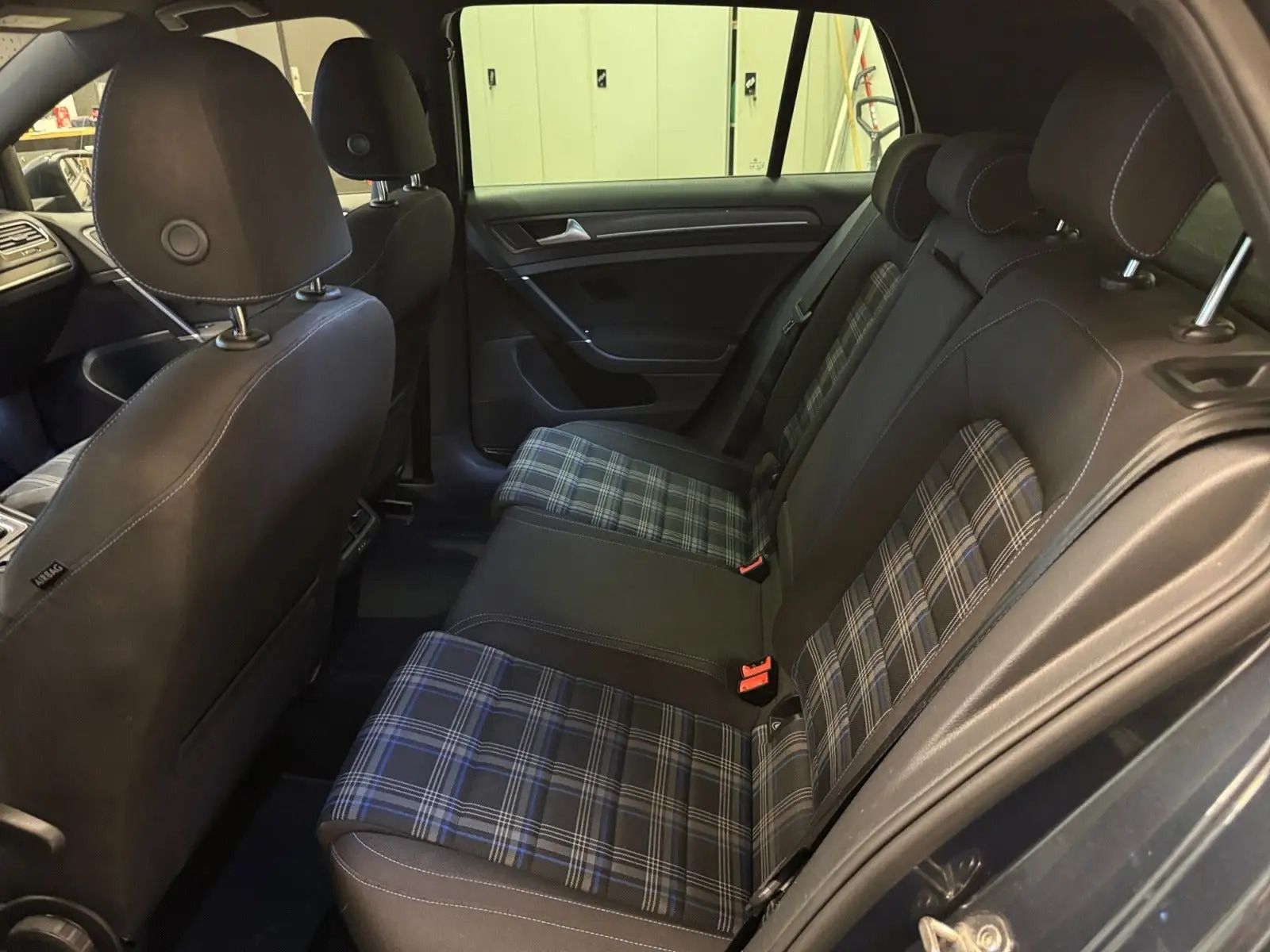 VOLKSWAGEN Golf Thumbnail 5