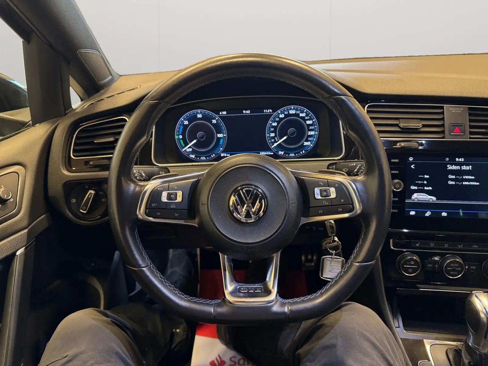 VOLKSWAGEN Golf Thumbnail 10