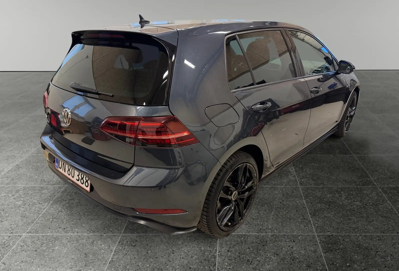 VOLKSWAGEN Golf Thumbnail 2