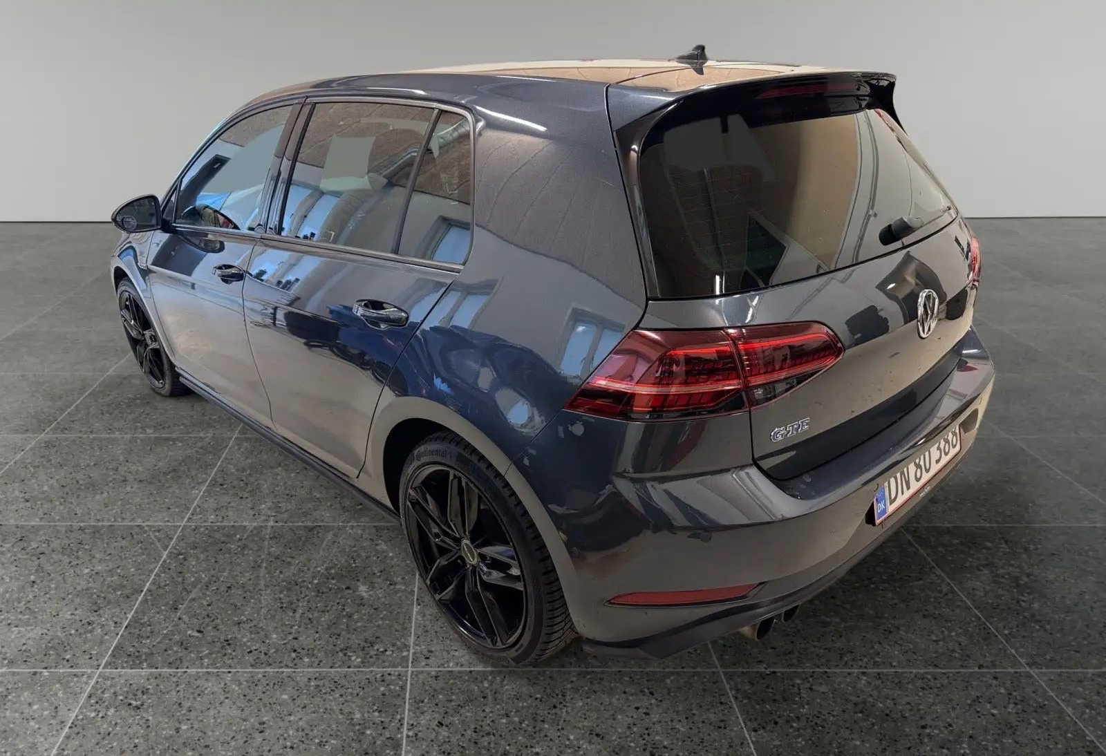 VOLKSWAGEN Golf Thumbnail 4