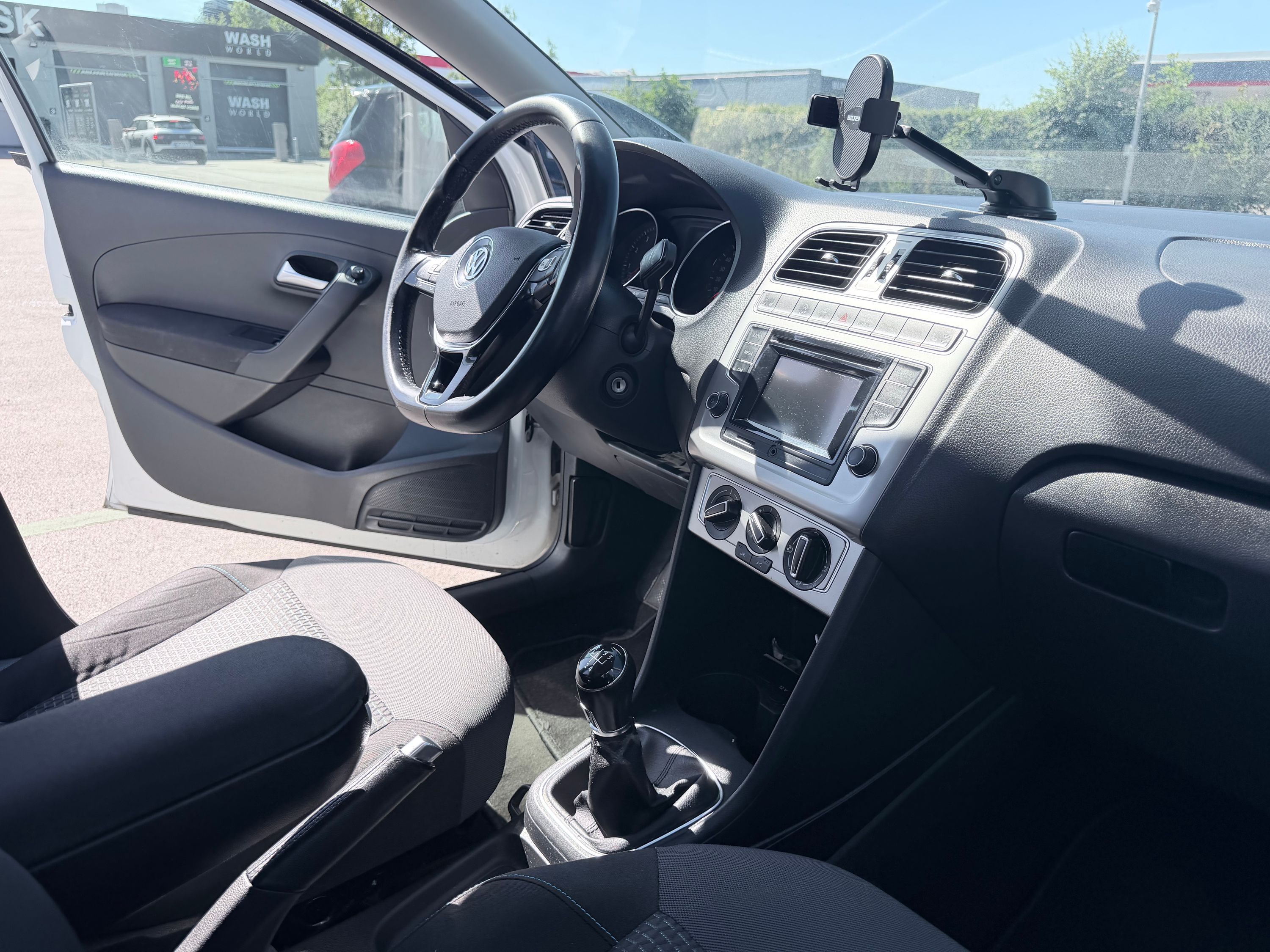 VOLKSWAGEN Polo Thumbnail 7