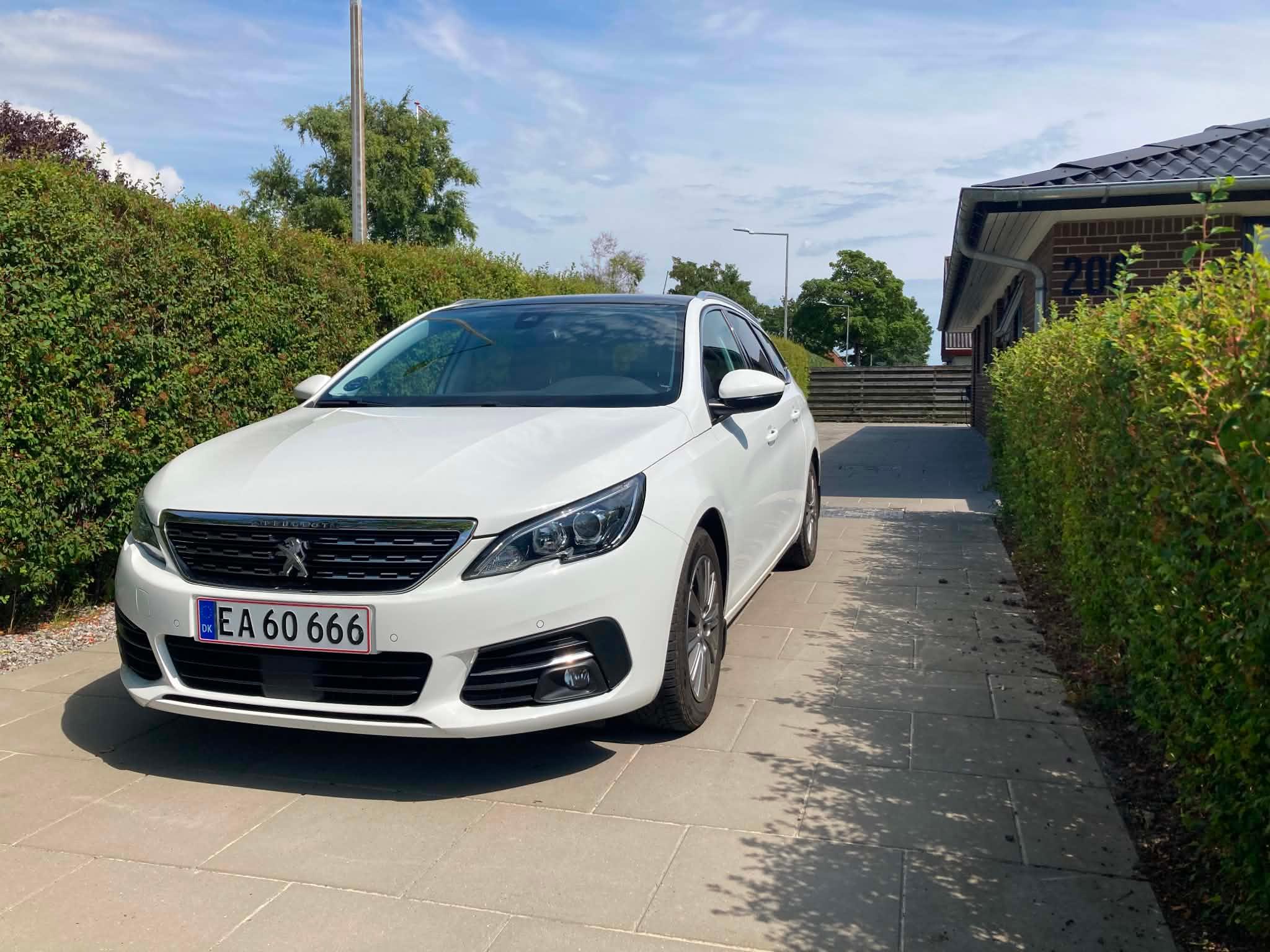 PEUGEOT 308