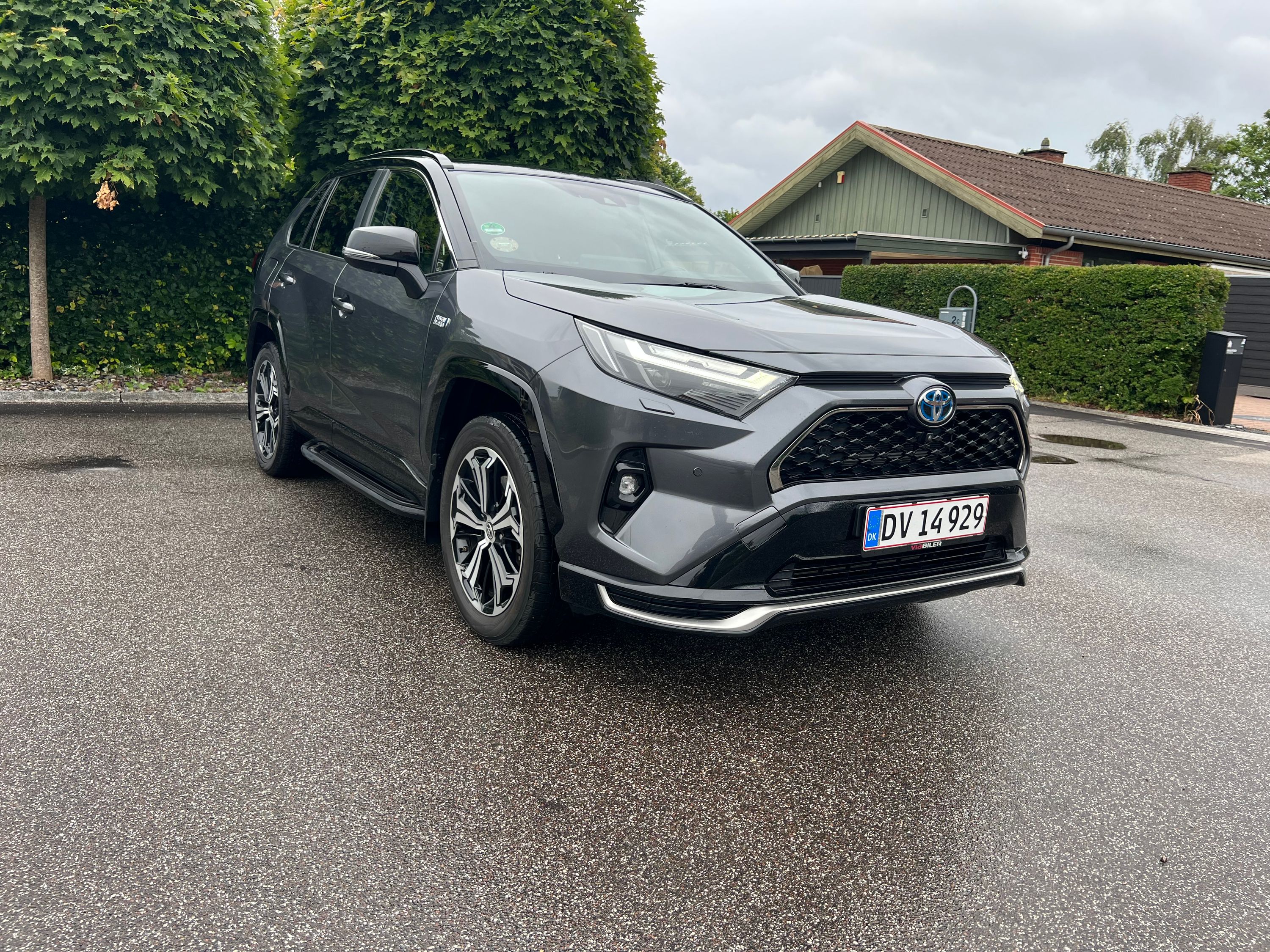 TOYOTA Rav4 Plug In 1